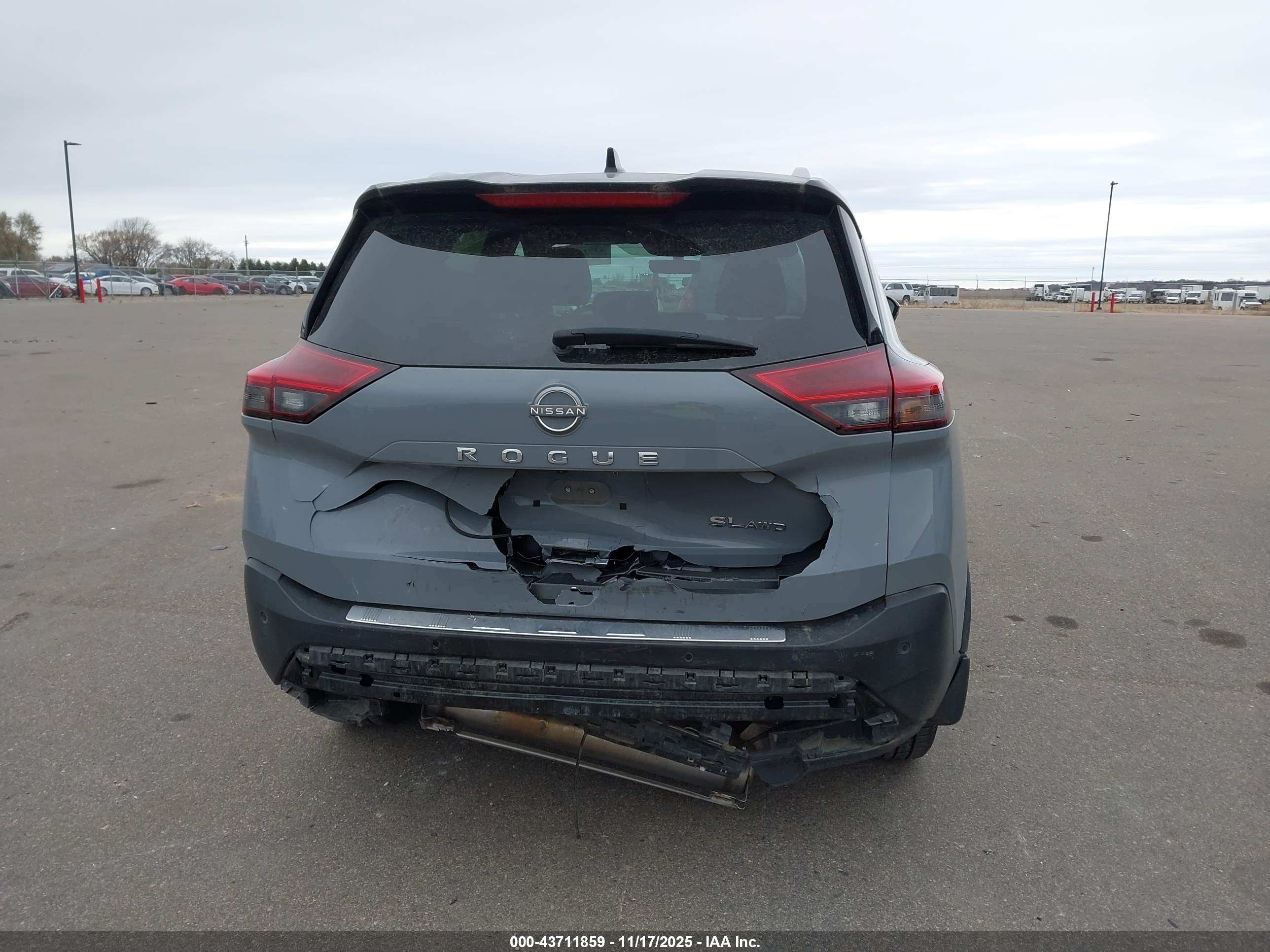 NISSAN ROGUE image 6