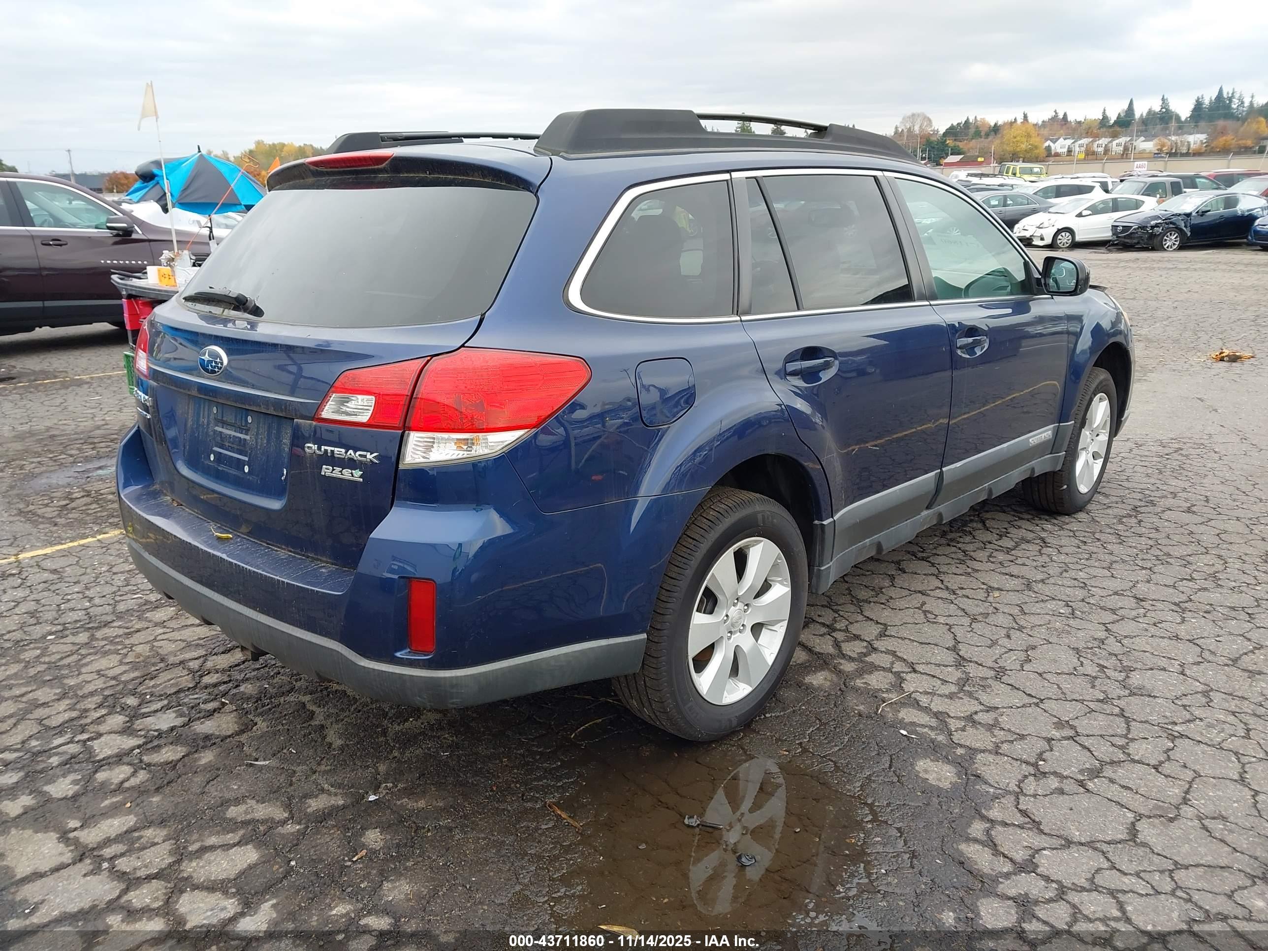 SUBARU OUTBACK image 4