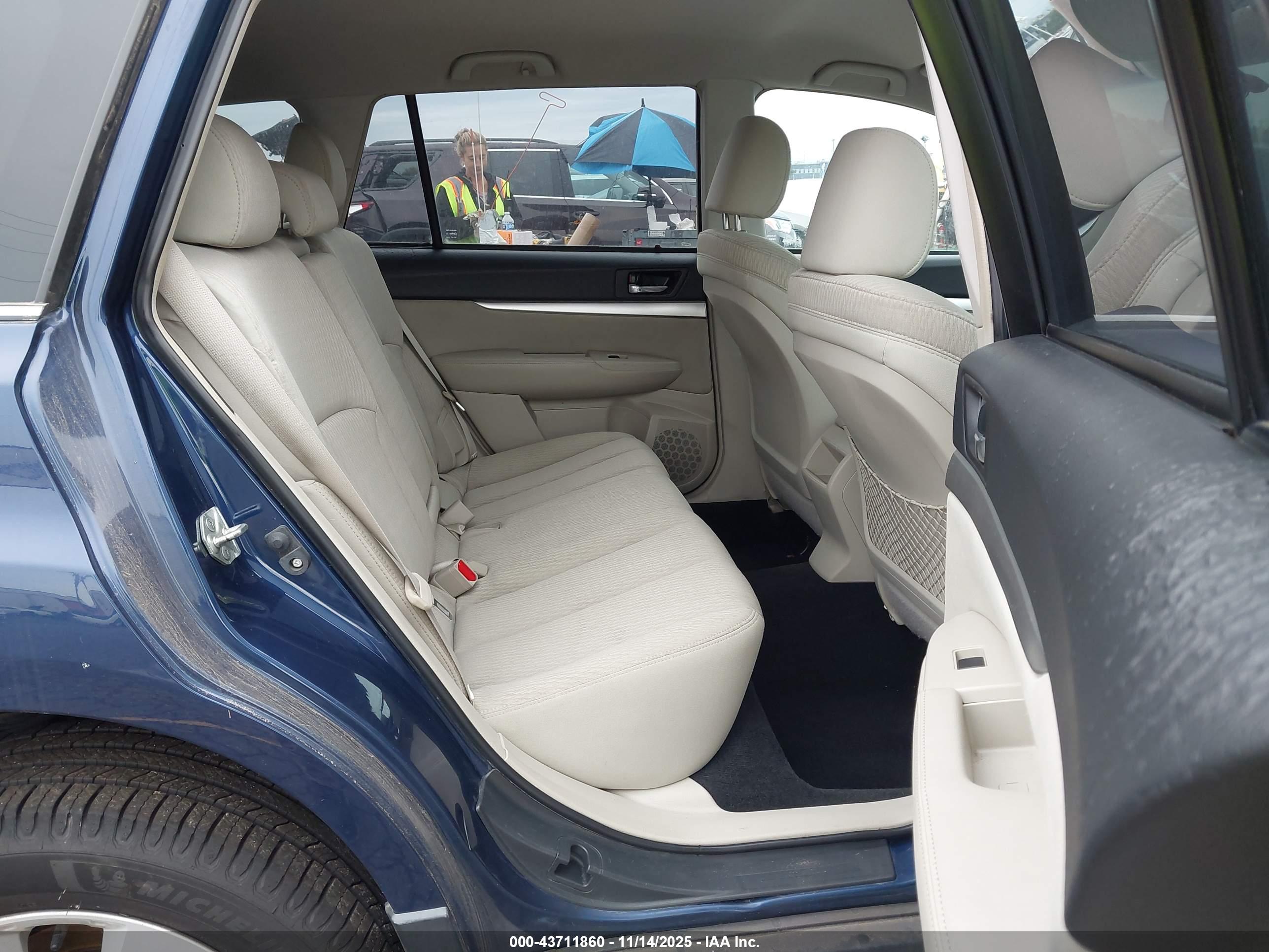 SUBARU OUTBACK image 8