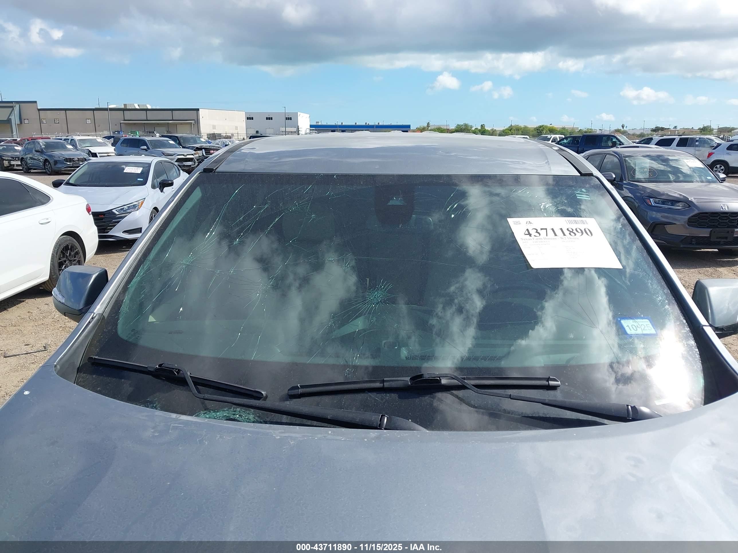 CHEVROLET TRAVERSE image 6