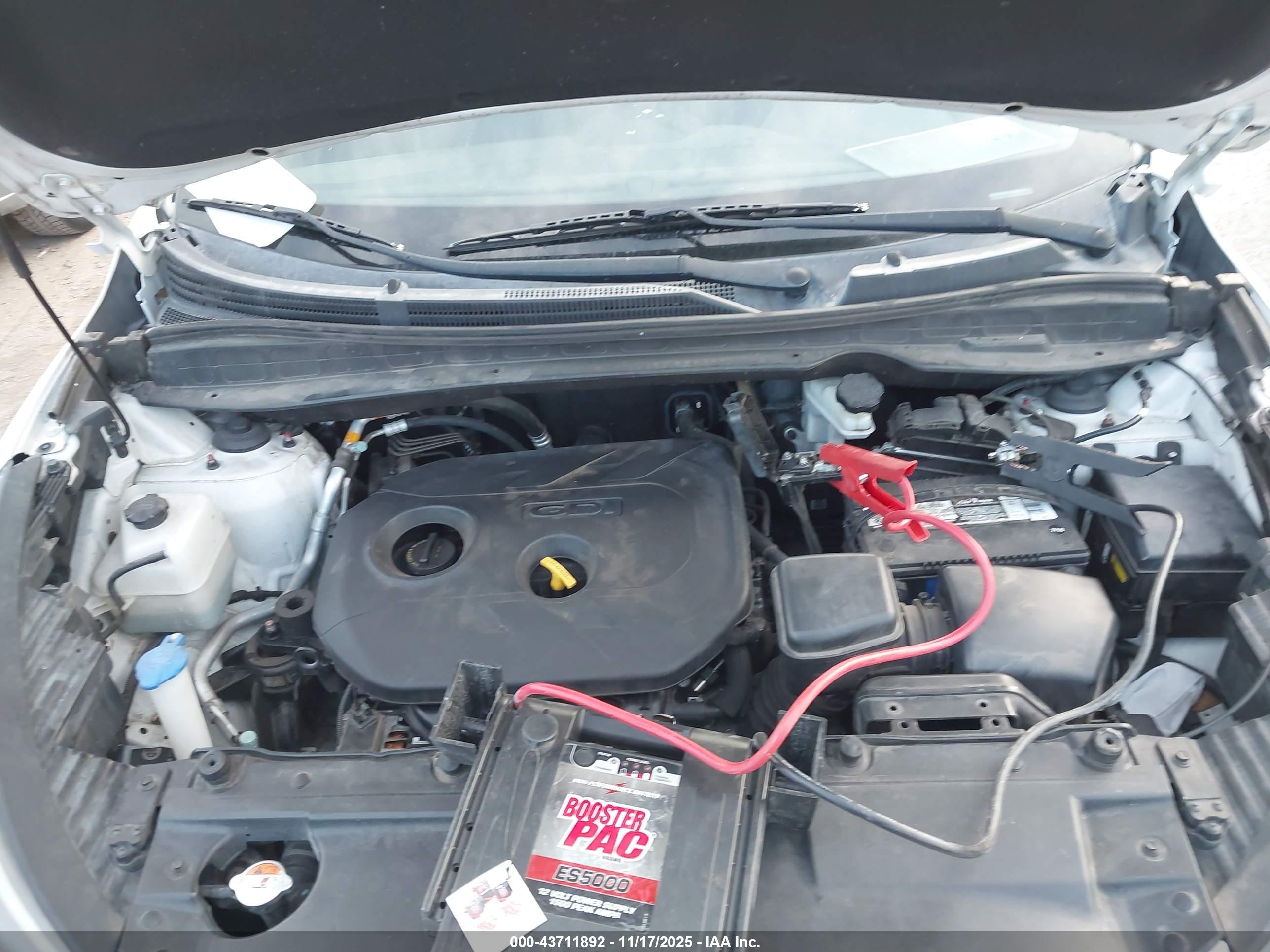 HYUNDAI TUCSON image 10