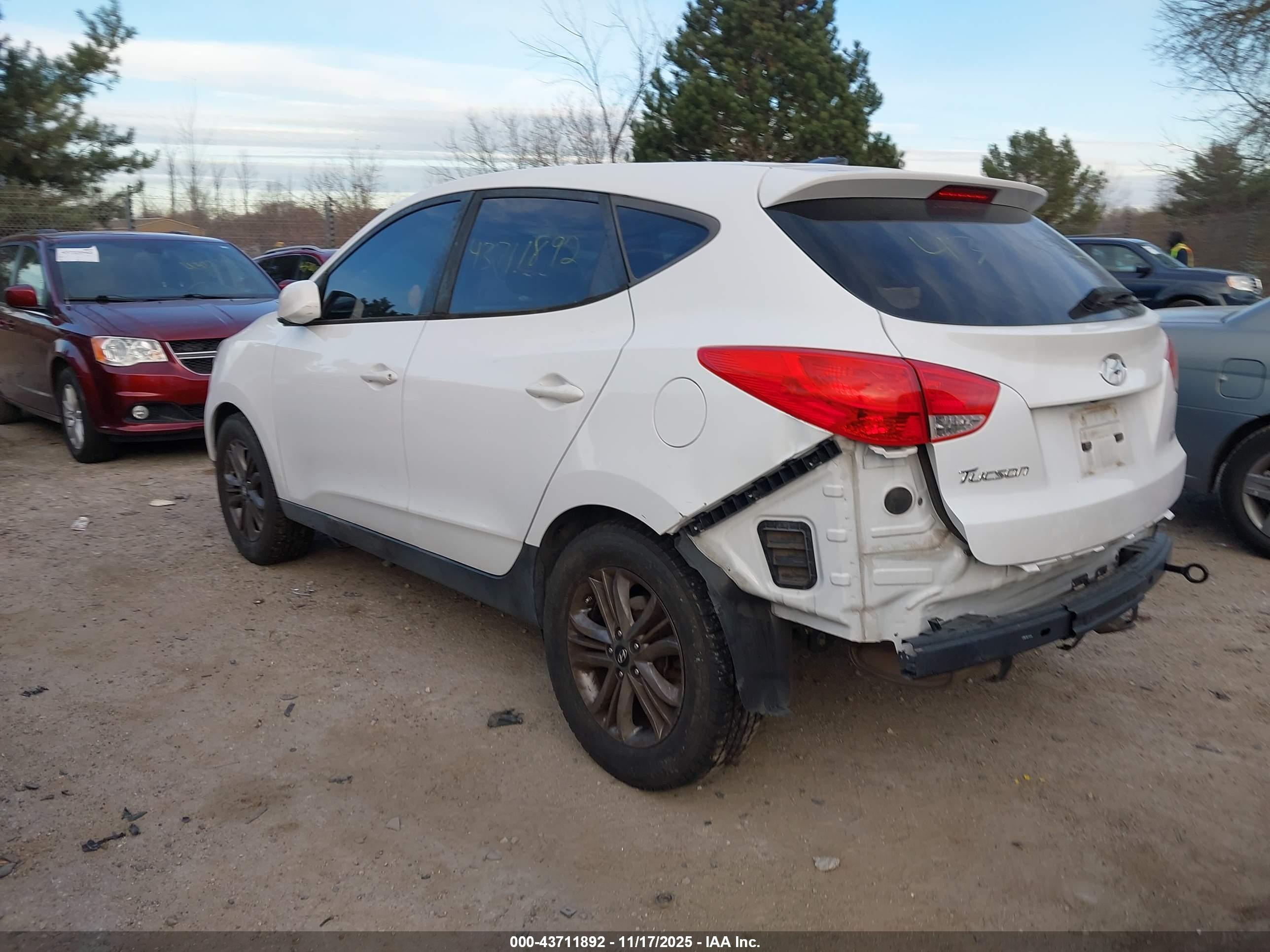 HYUNDAI TUCSON image 3