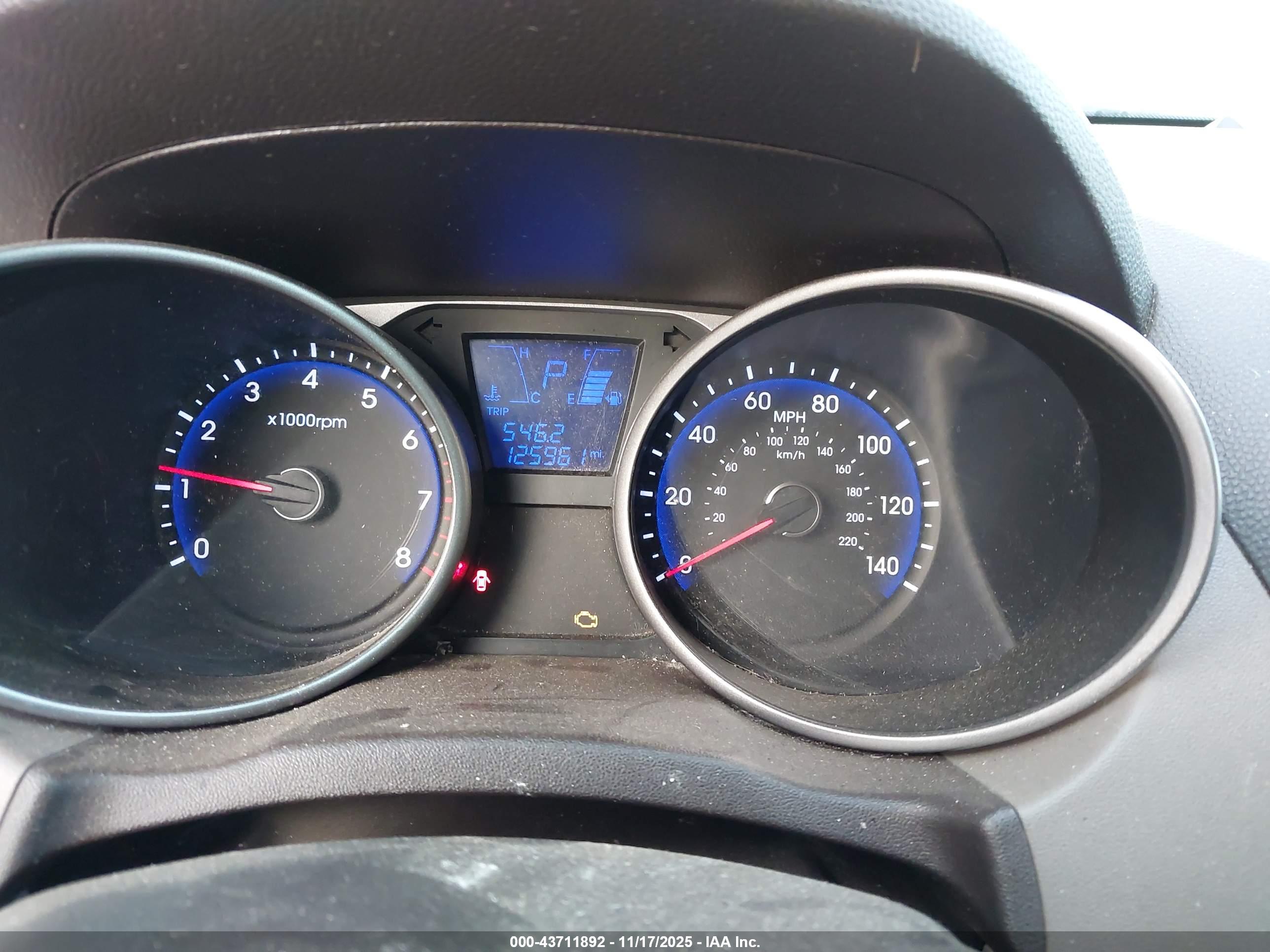 HYUNDAI TUCSON image 7