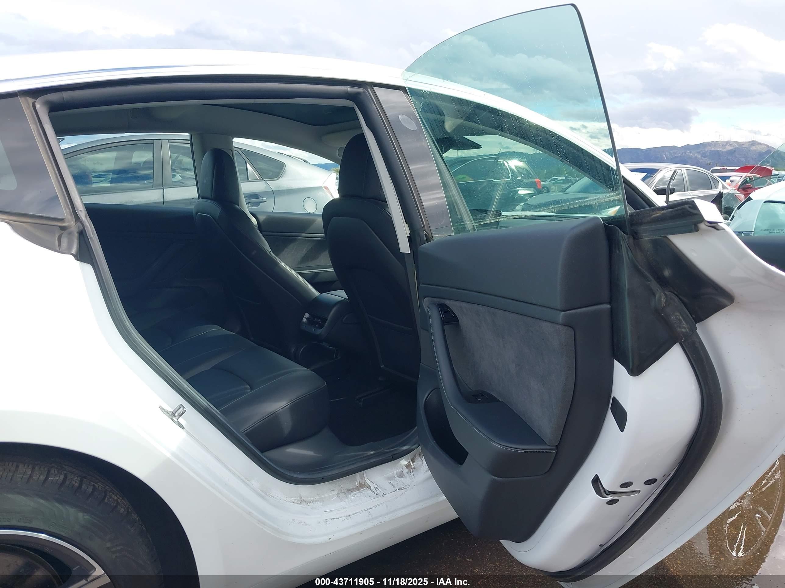 TESLA MODEL image 8