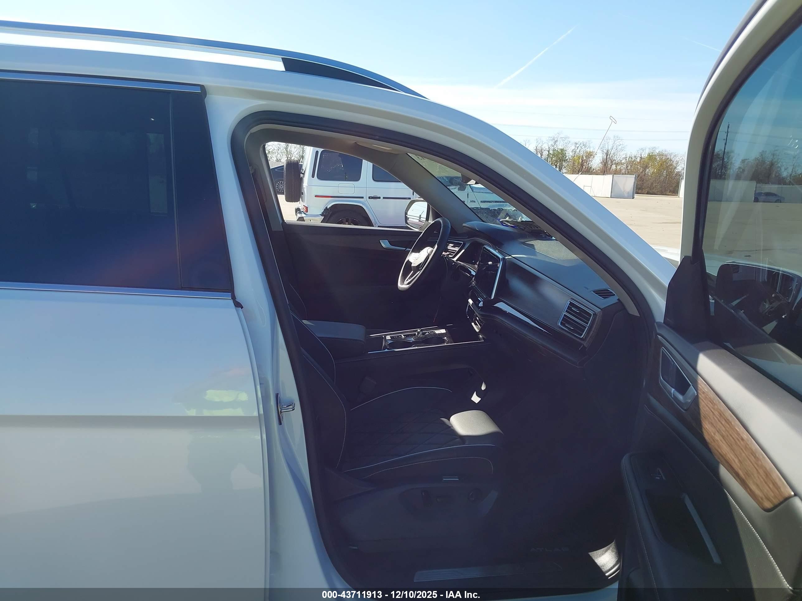VOLKSWAGEN ATLAS image 5