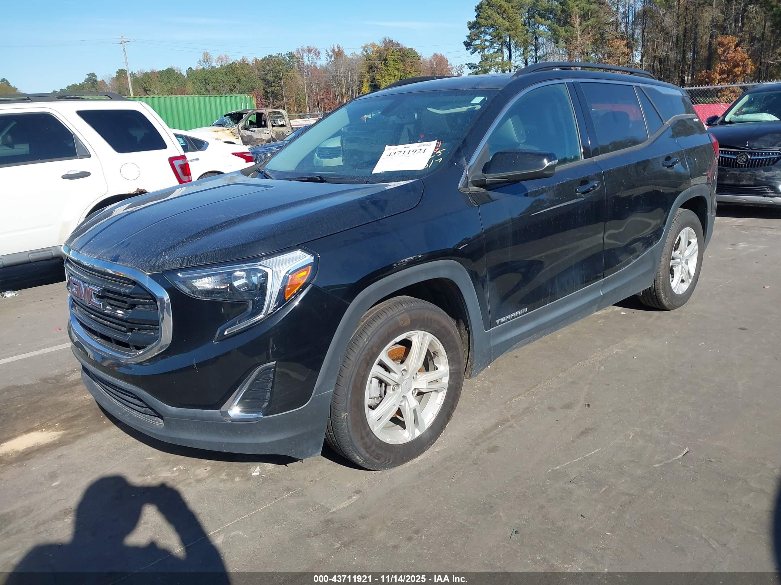 GMC TERRAIN image 2