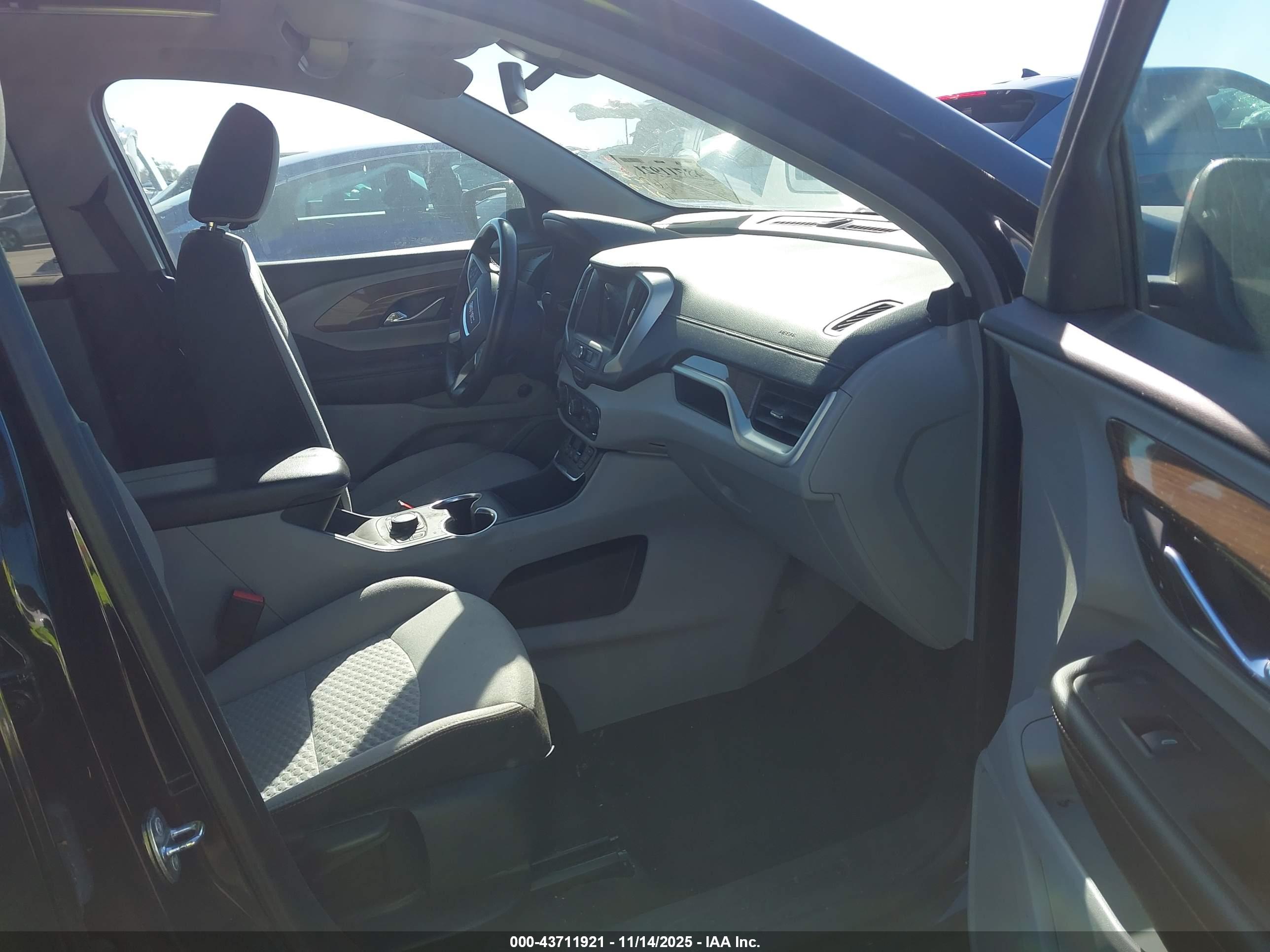 GMC TERRAIN image 5