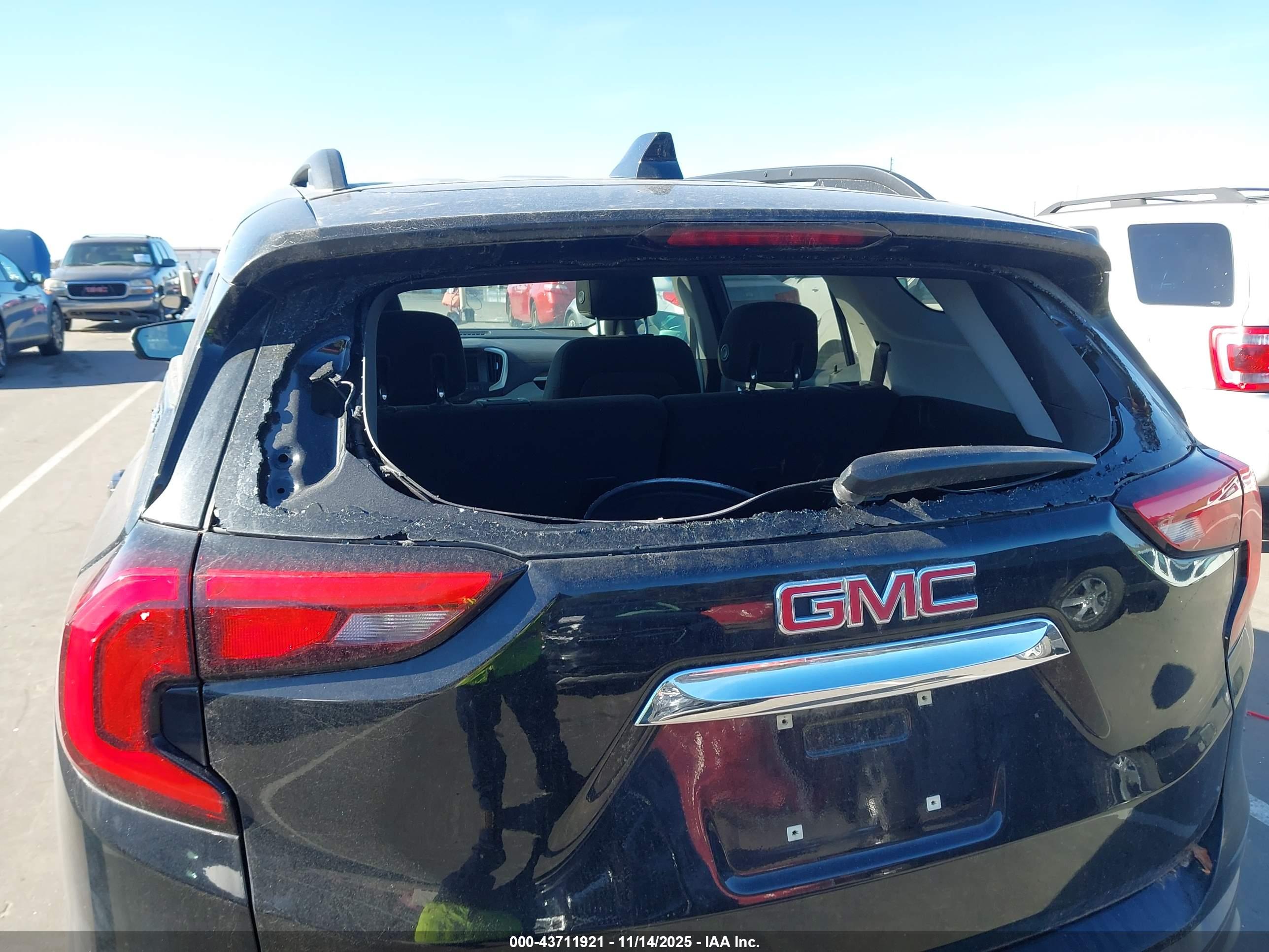 GMC TERRAIN image 6