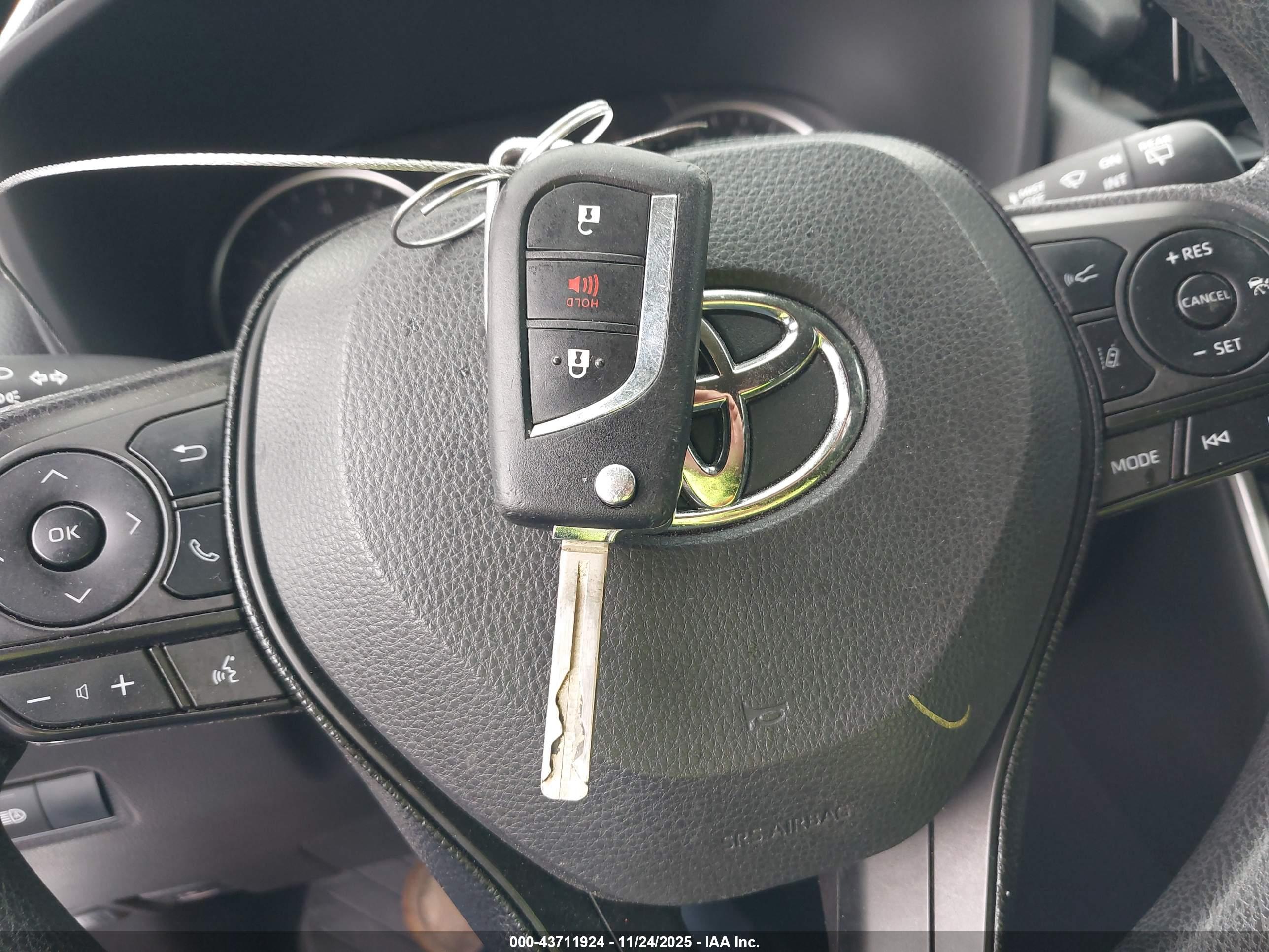 TOYOTA RAV4 image 11