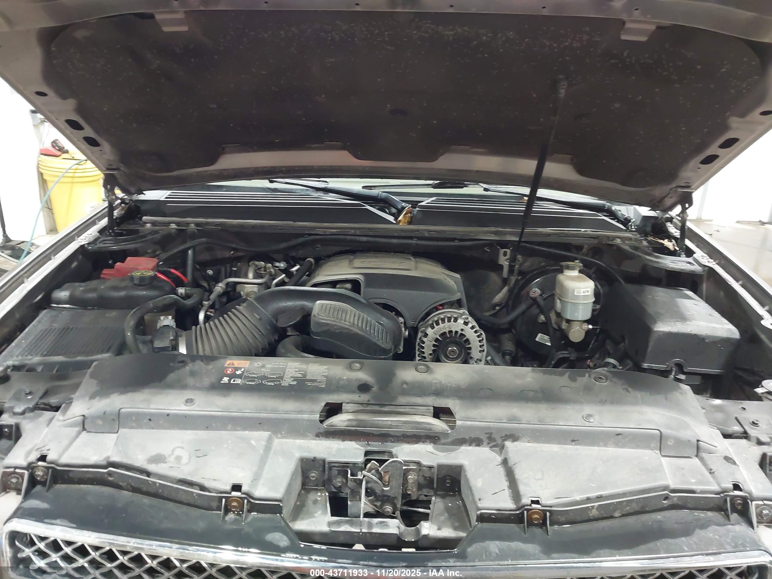 CHEVROLET SUBURBAN image 10