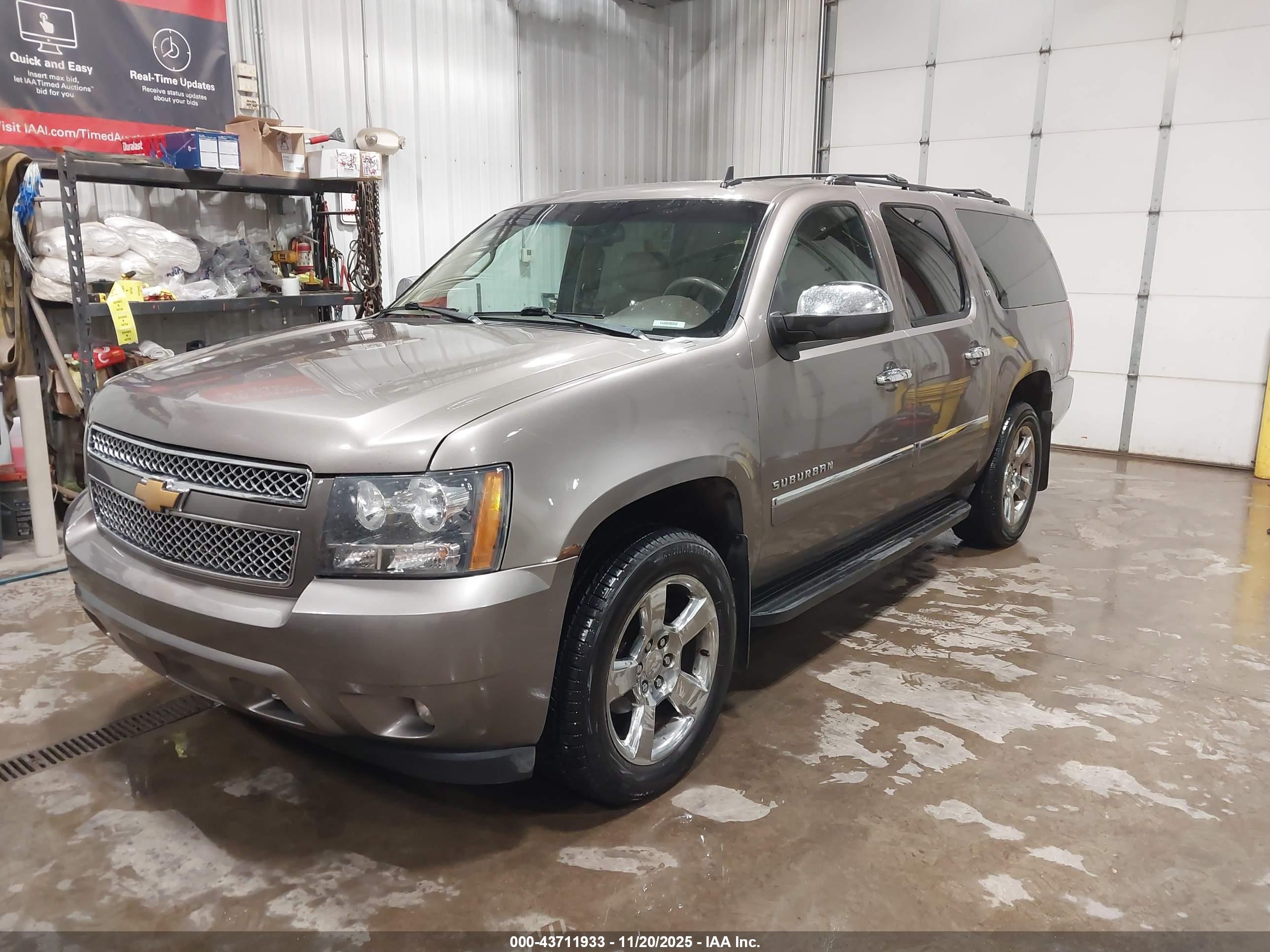 CHEVROLET SUBURBAN image 2