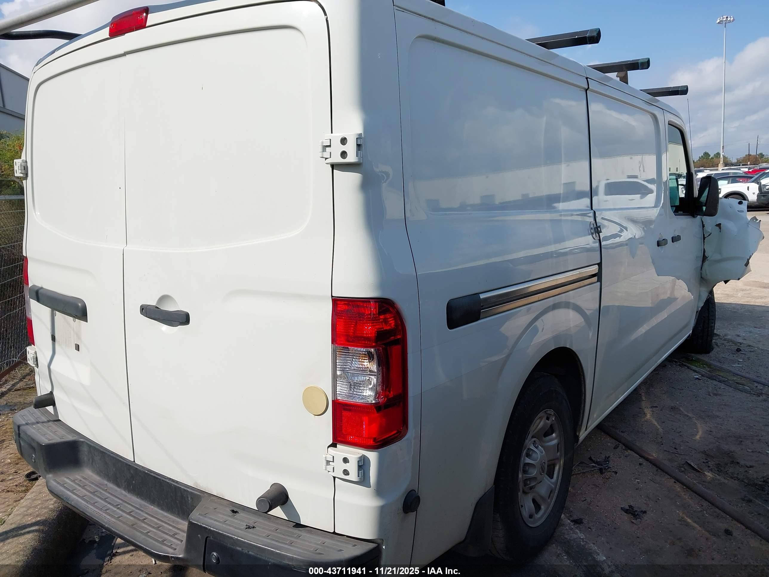 NISSAN NV image 4