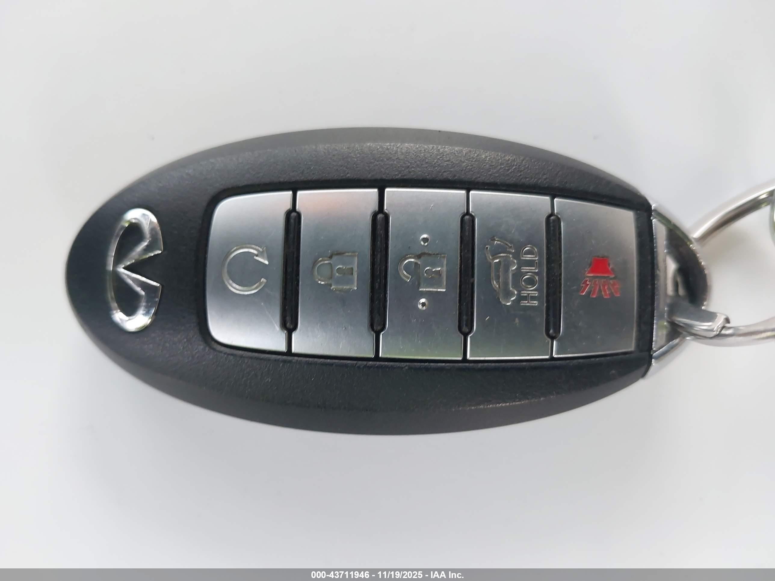 INFINITI QX80 image 11