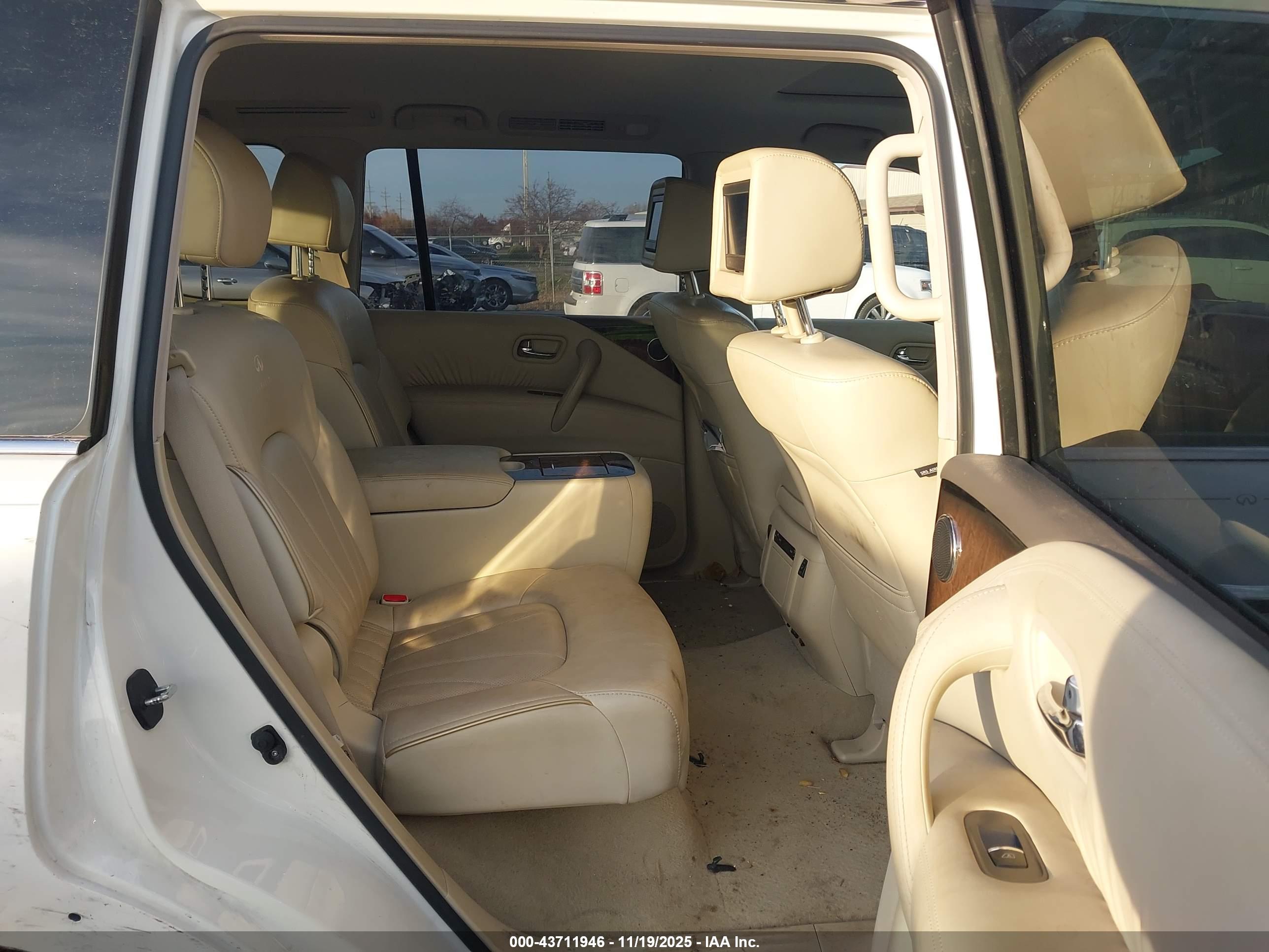INFINITI QX80 image 8