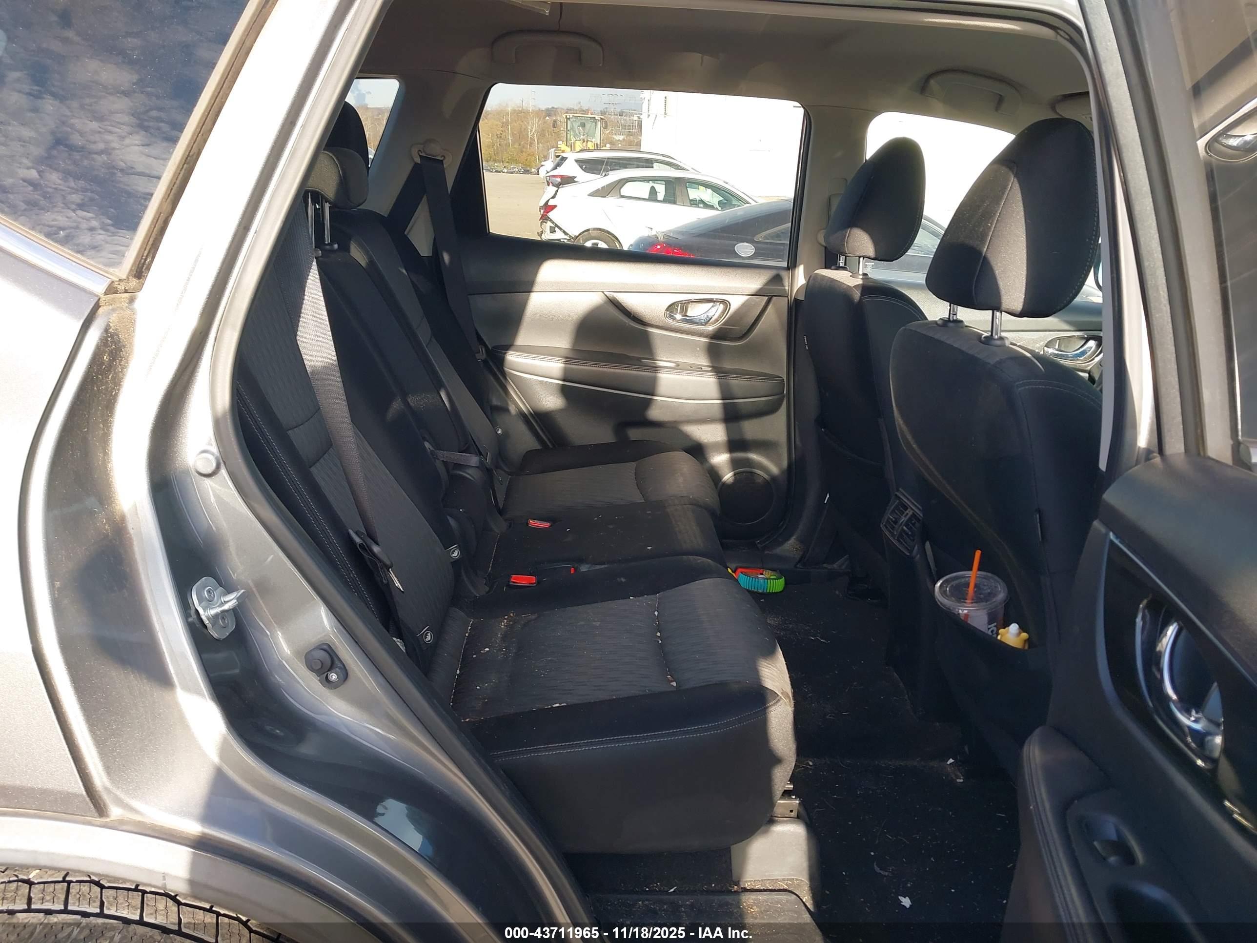 NISSAN ROGUE image 8