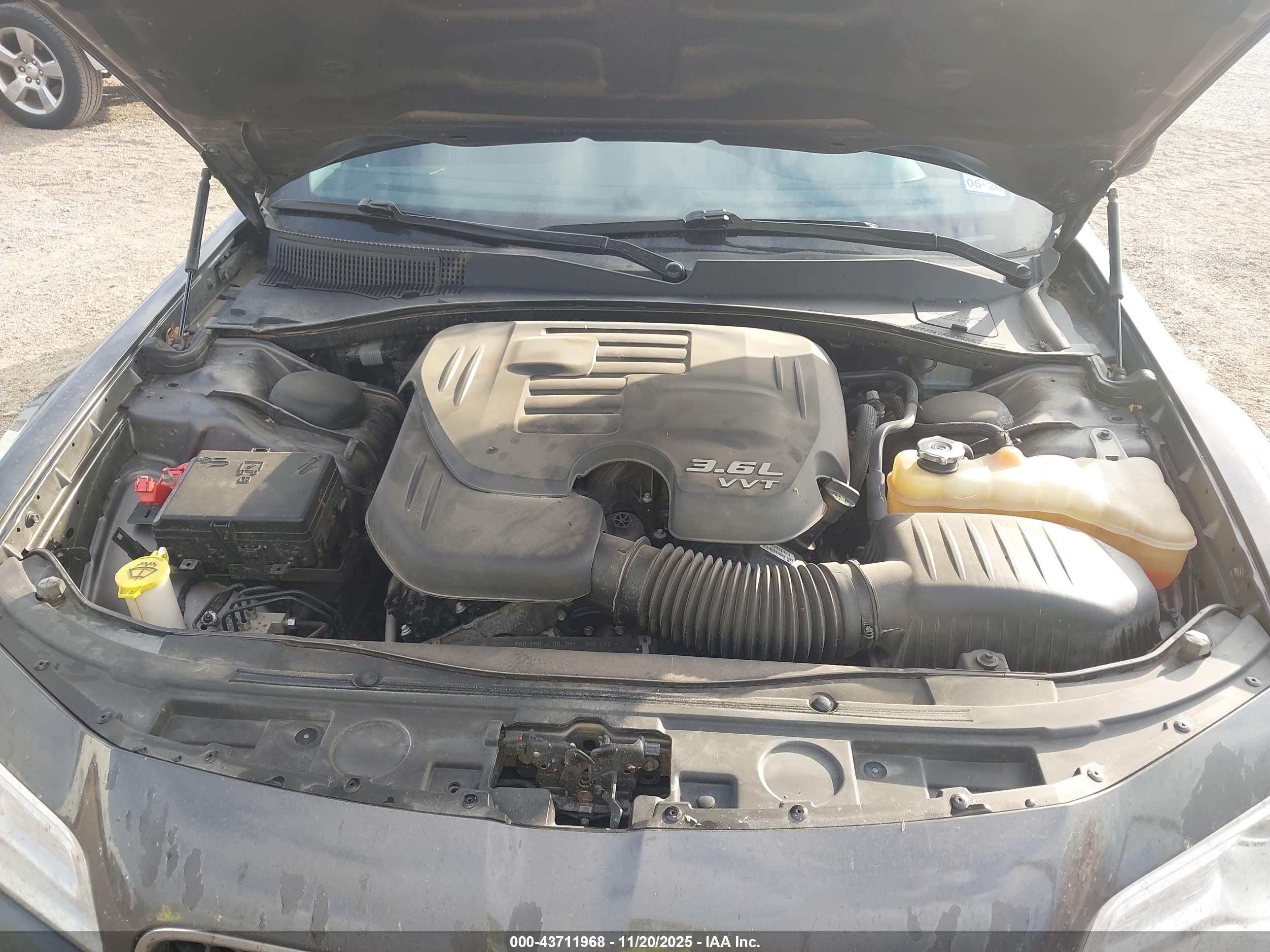 CHRYSLER 300 image 10
