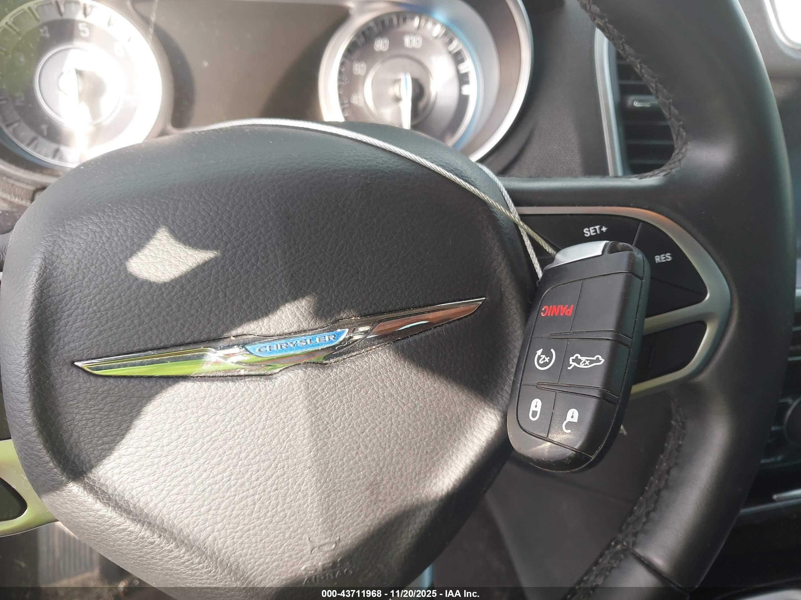 CHRYSLER 300 image 11