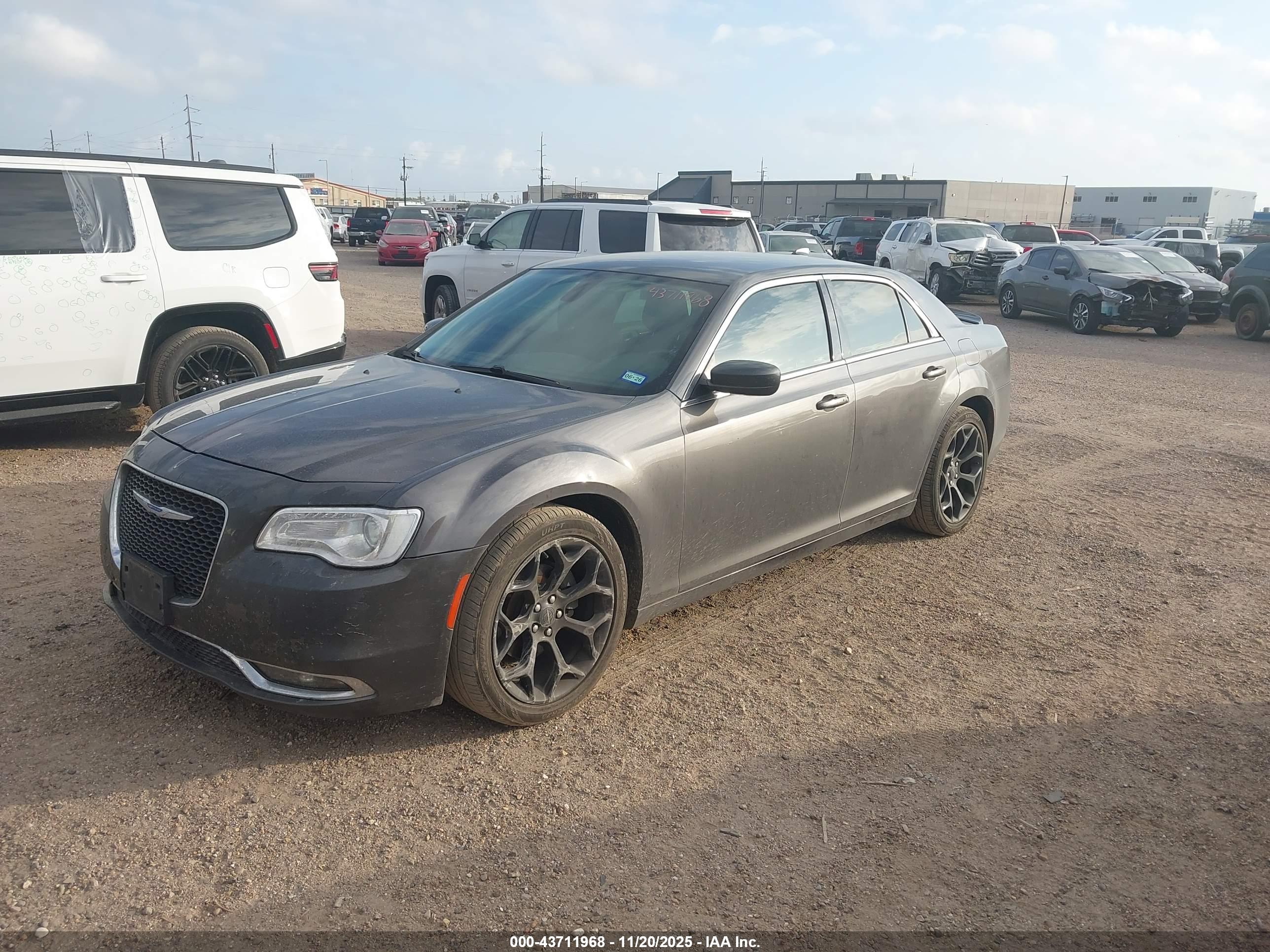 CHRYSLER 300 image 2