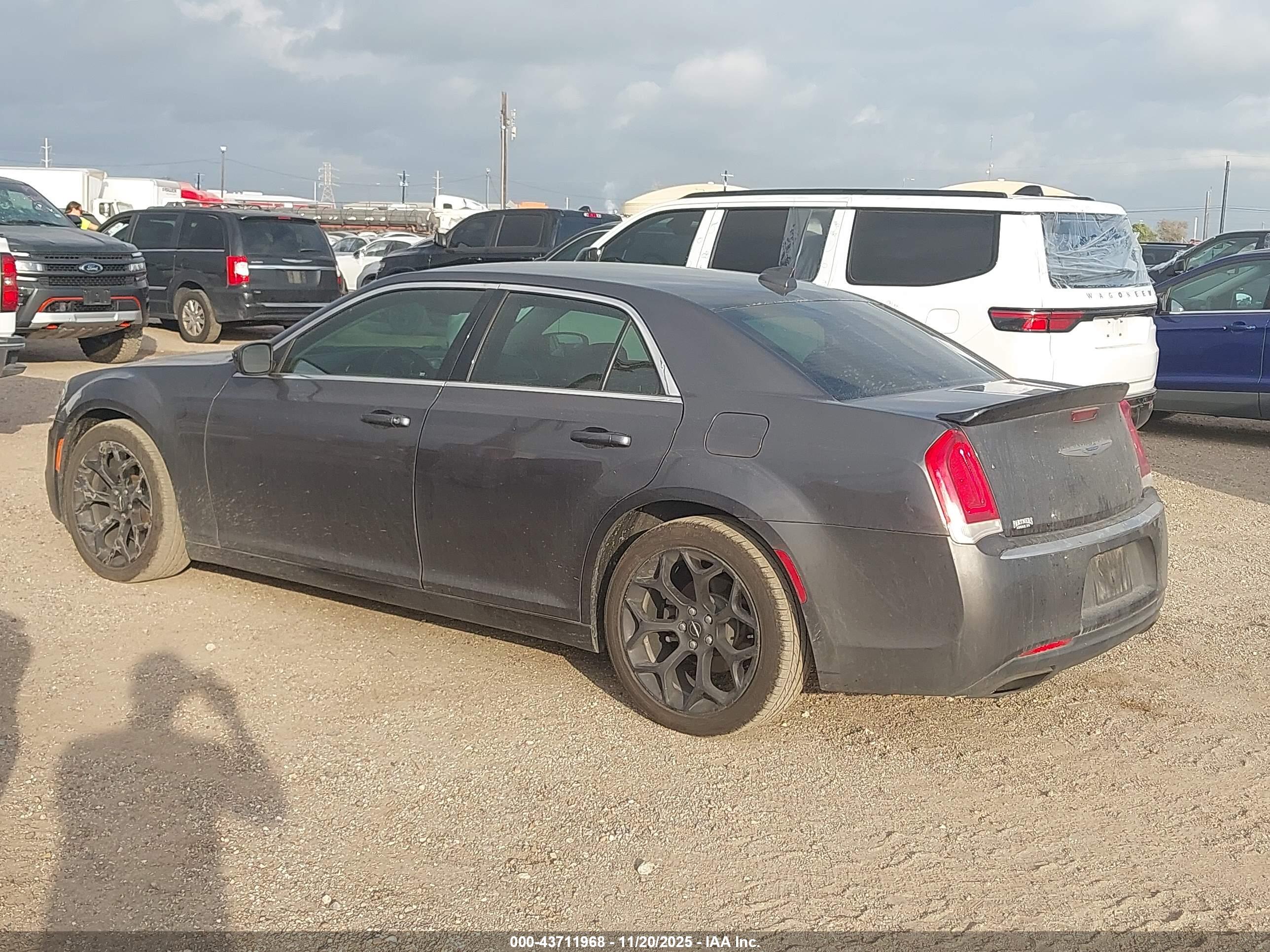 CHRYSLER 300 image 3