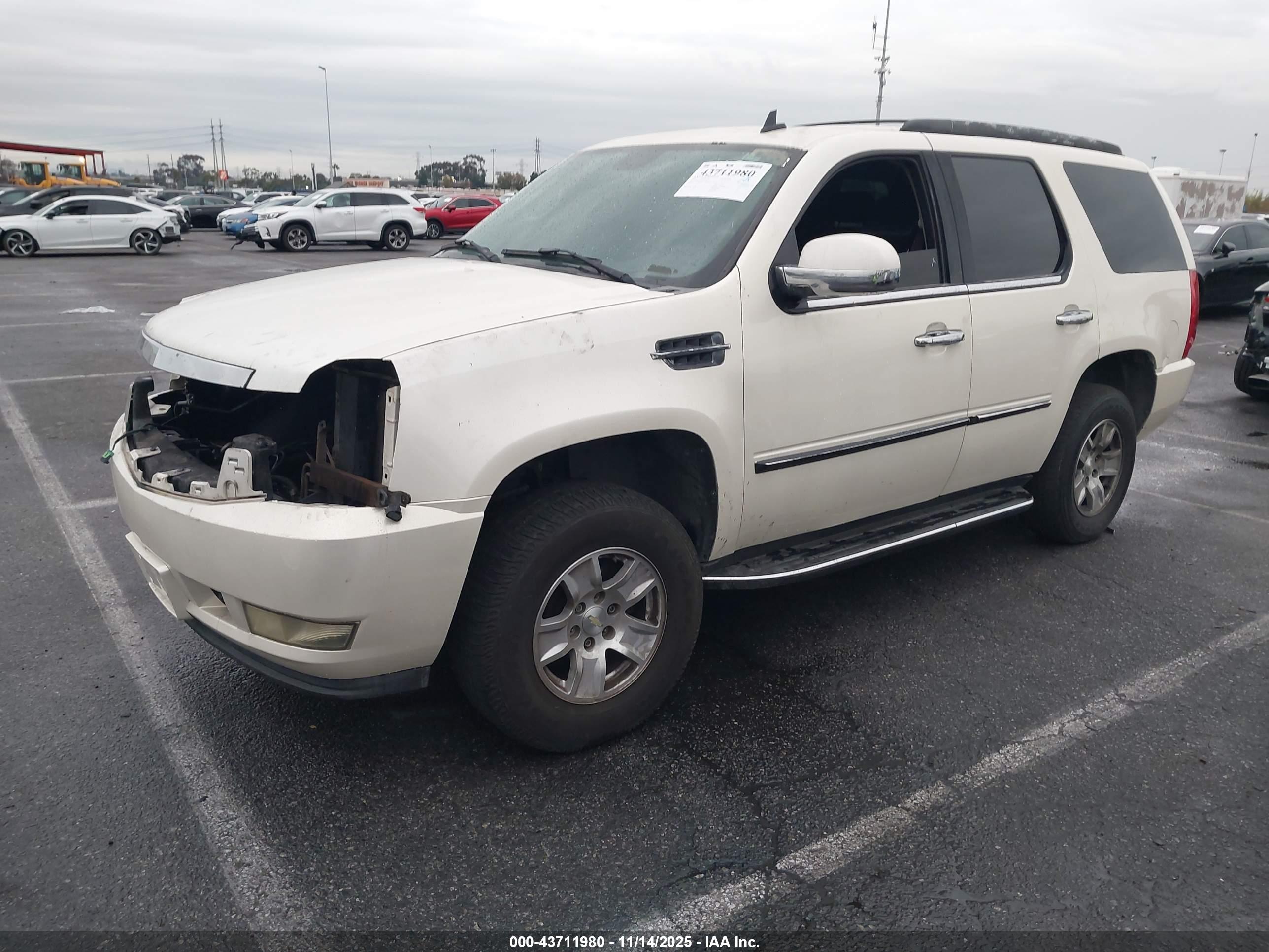 CADILLAC ESCALADE image 2