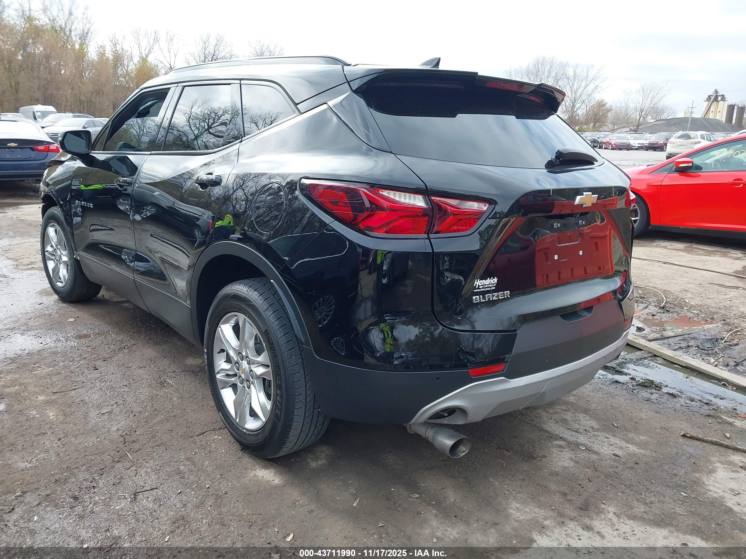 CHEVROLET BLAZER image 3