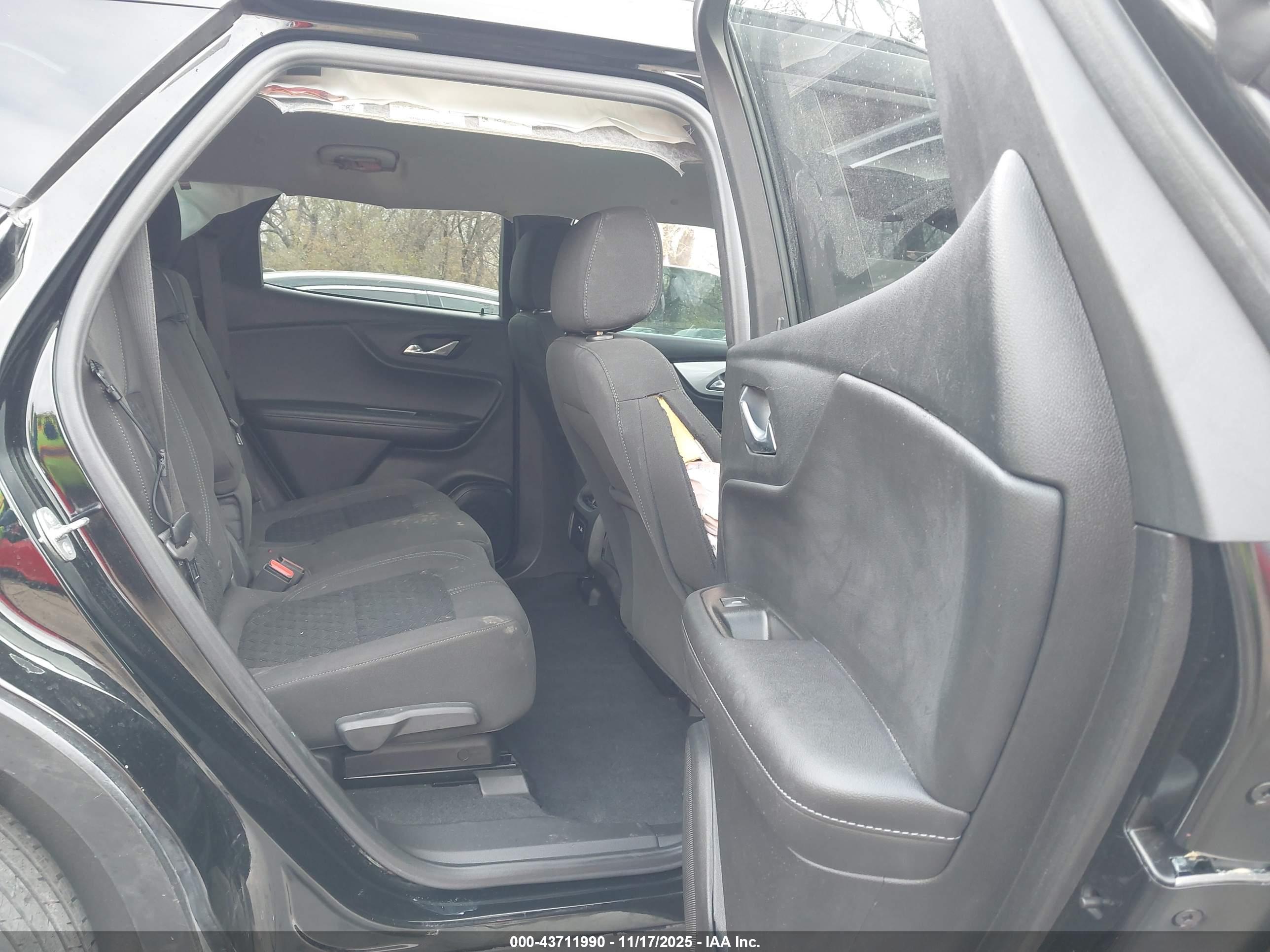 CHEVROLET BLAZER image 8