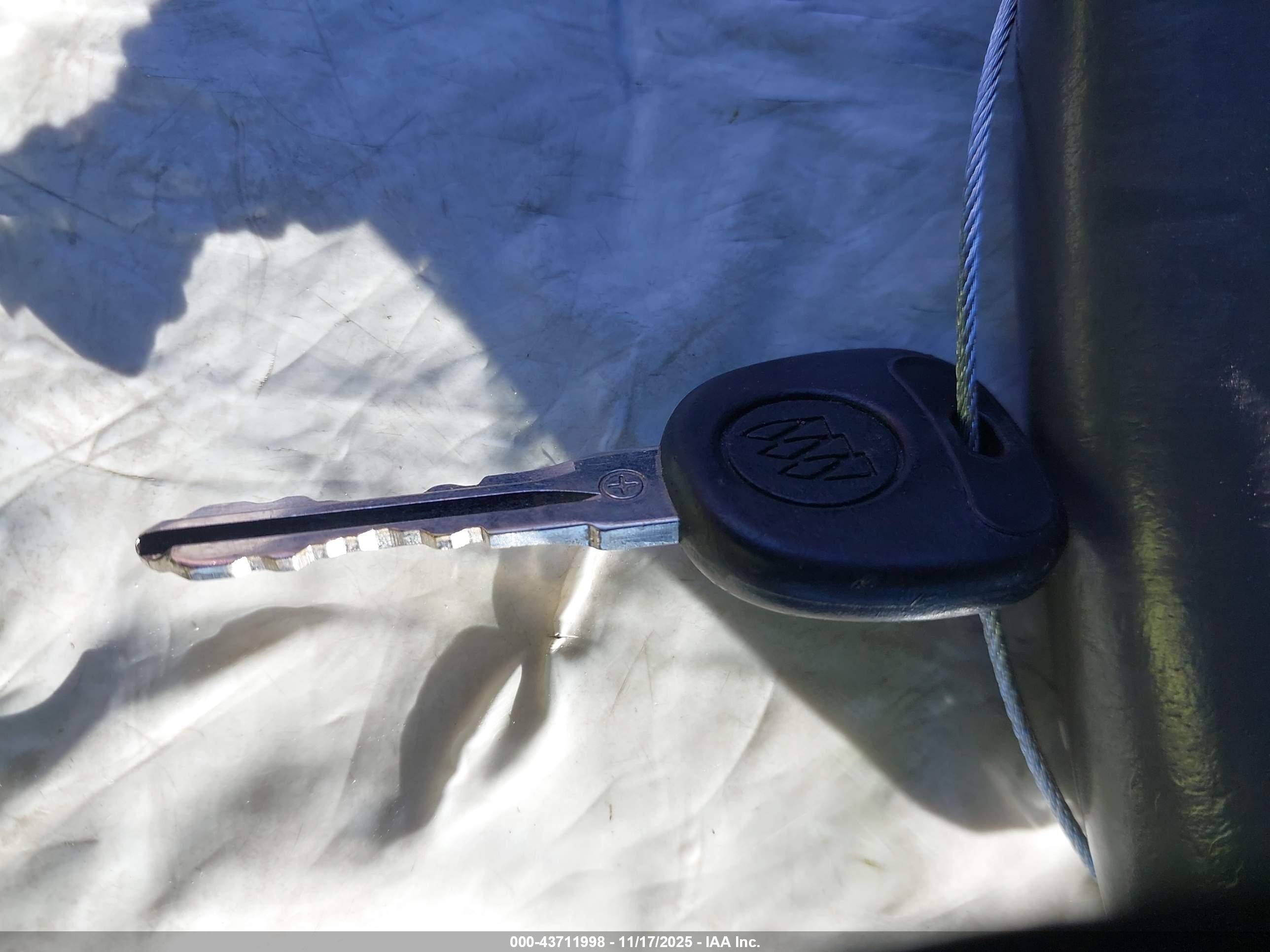 BUICK LUCERNE image 11