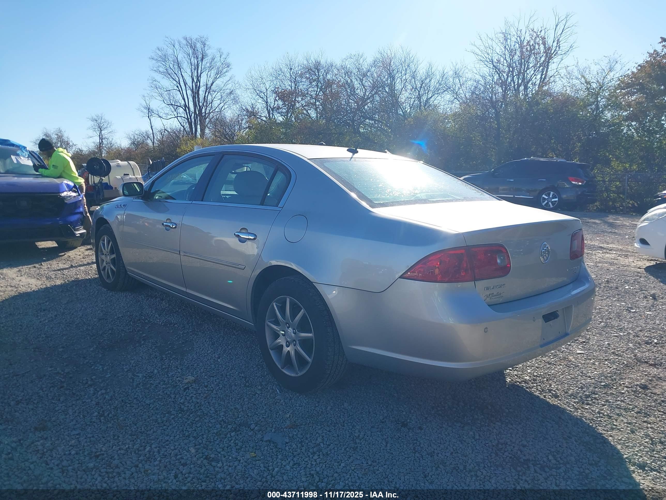 BUICK LUCERNE image 3