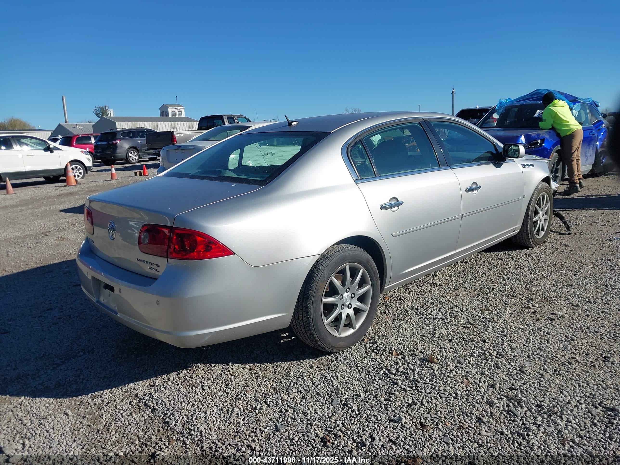 BUICK LUCERNE image 4