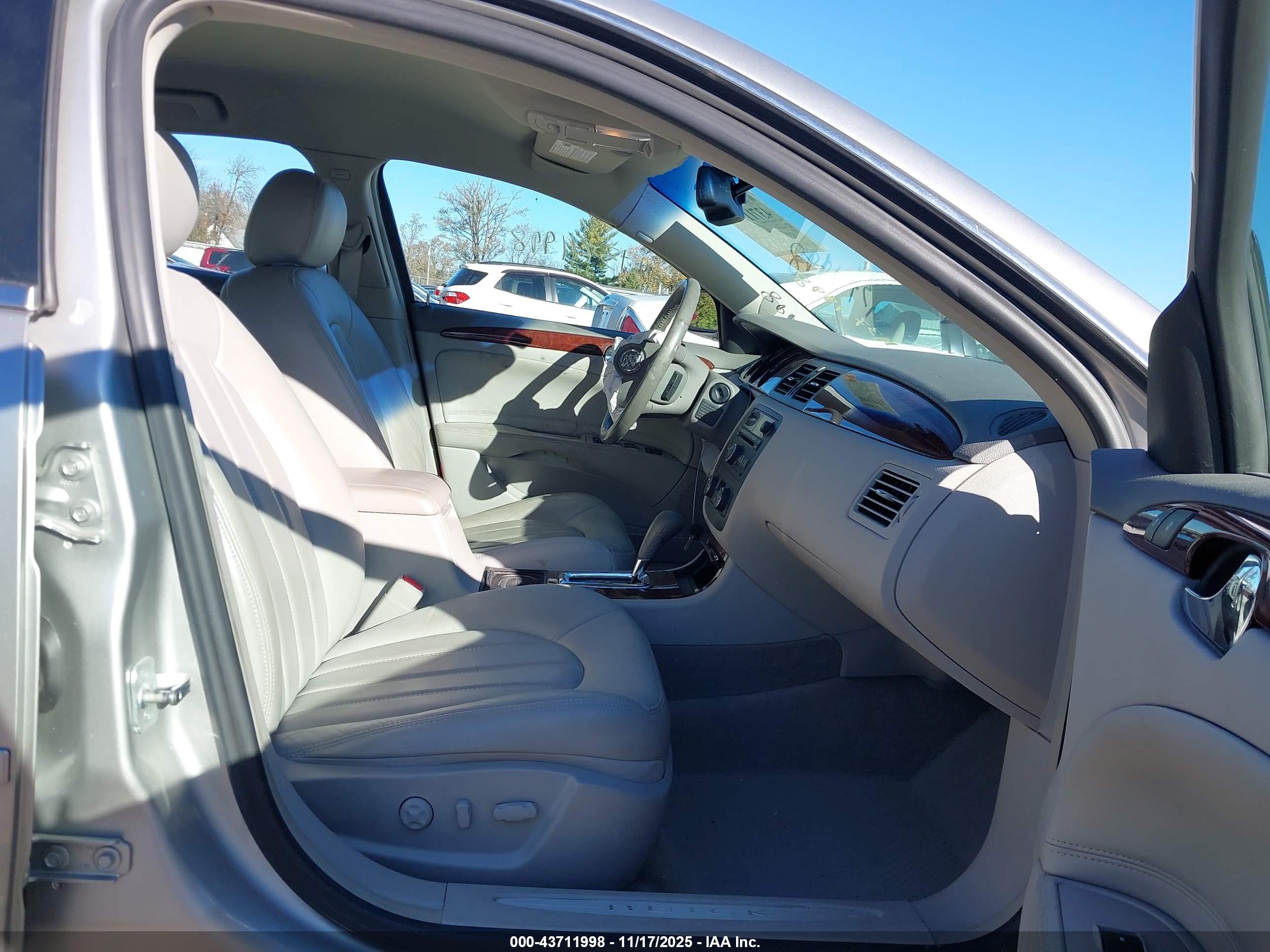 BUICK LUCERNE image 5