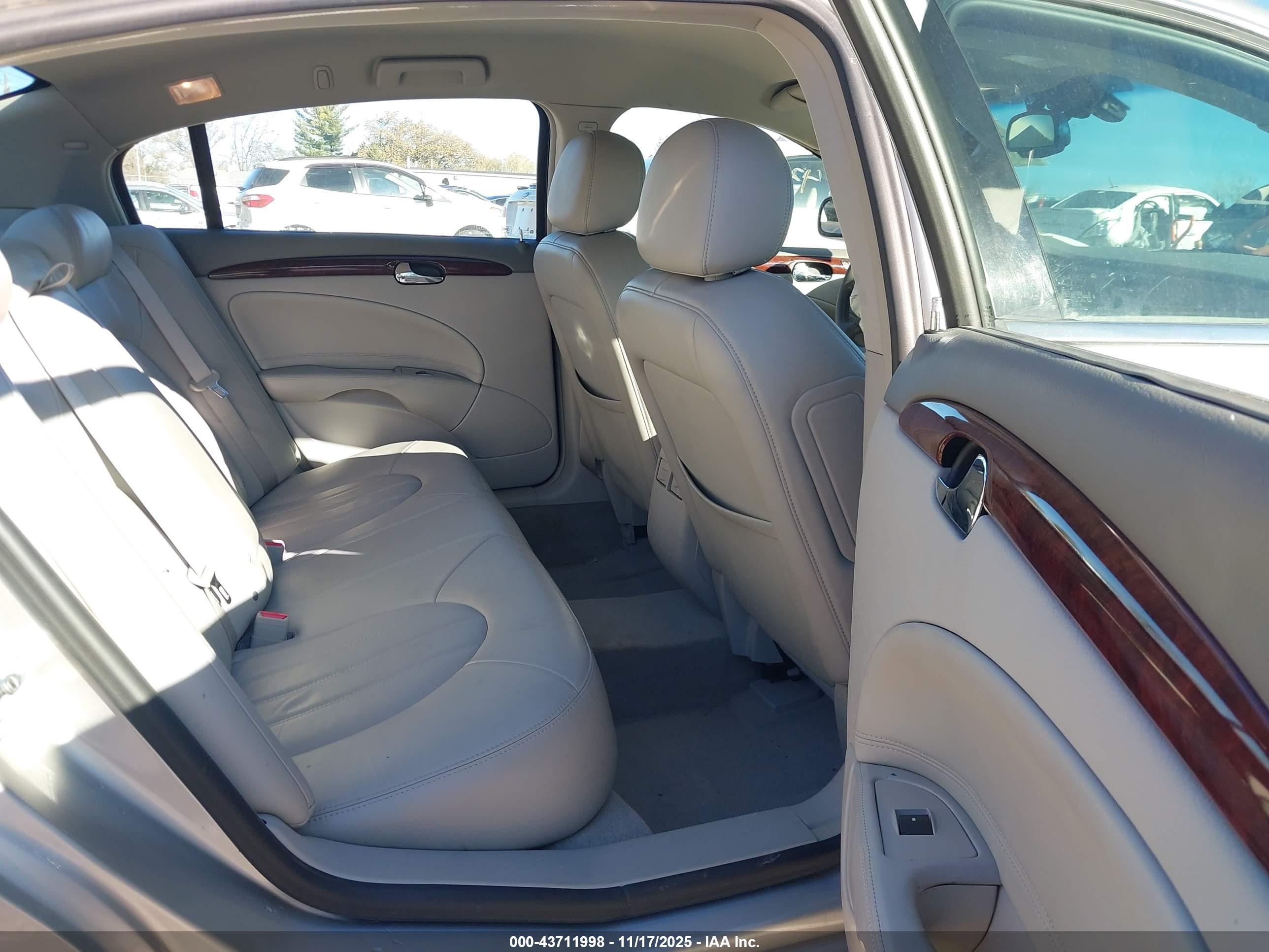 BUICK LUCERNE image 8