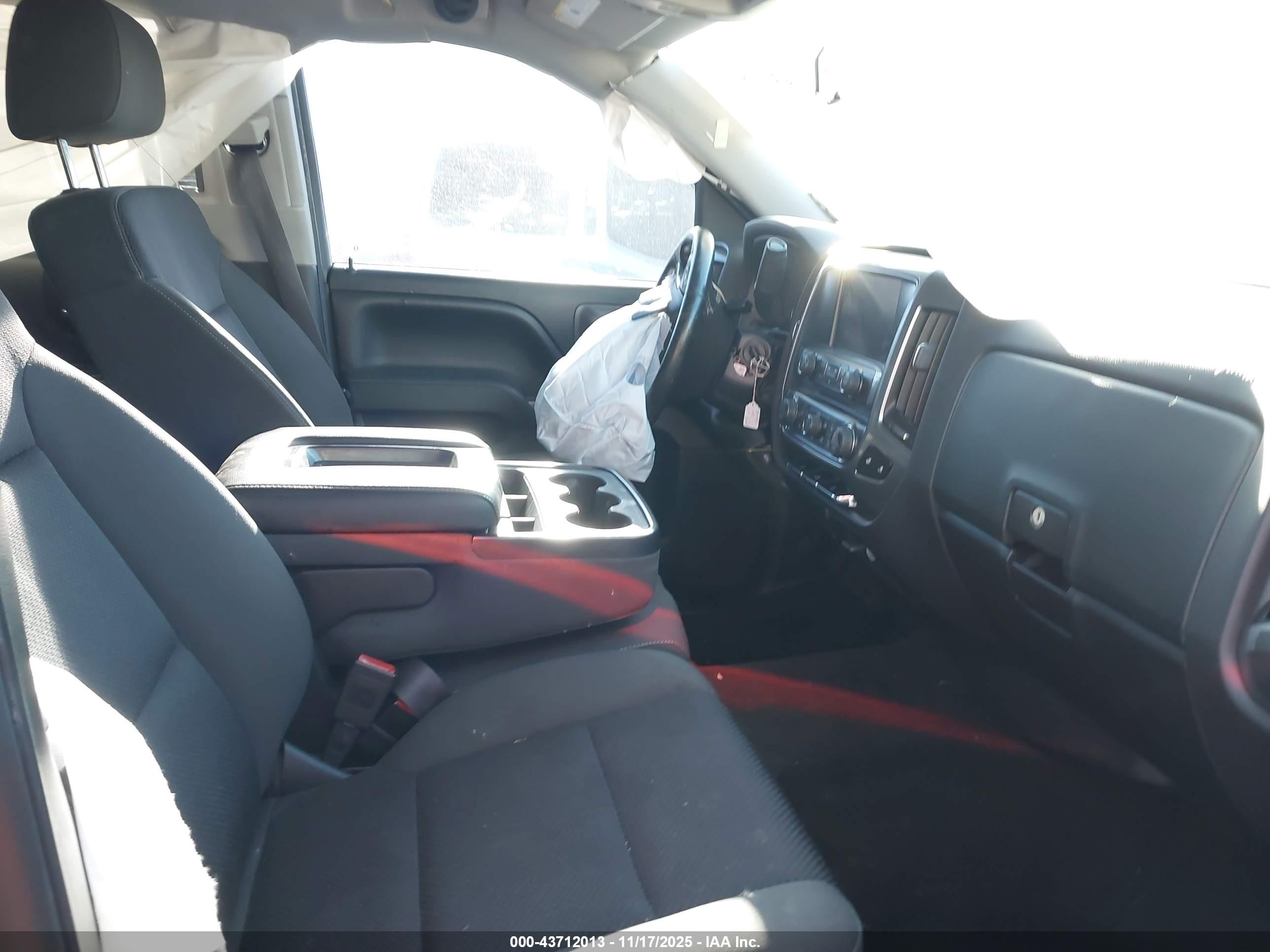 CHEVROLET SILVERADO image 5