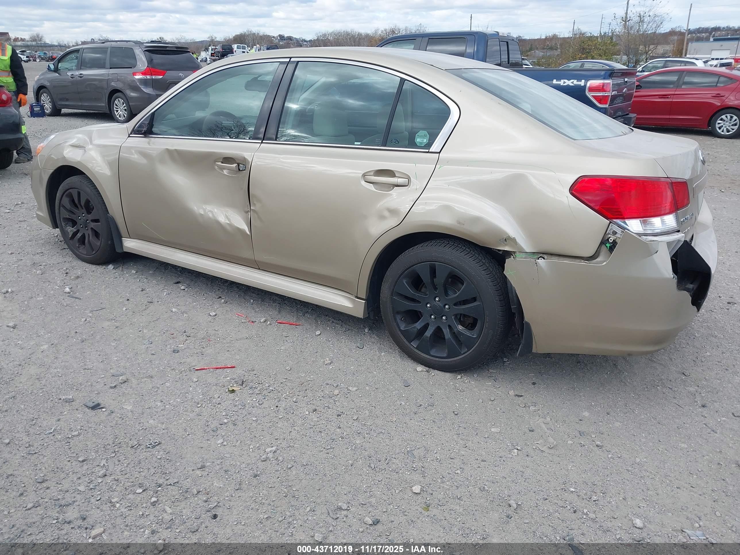 SUBARU LEGACY image 3