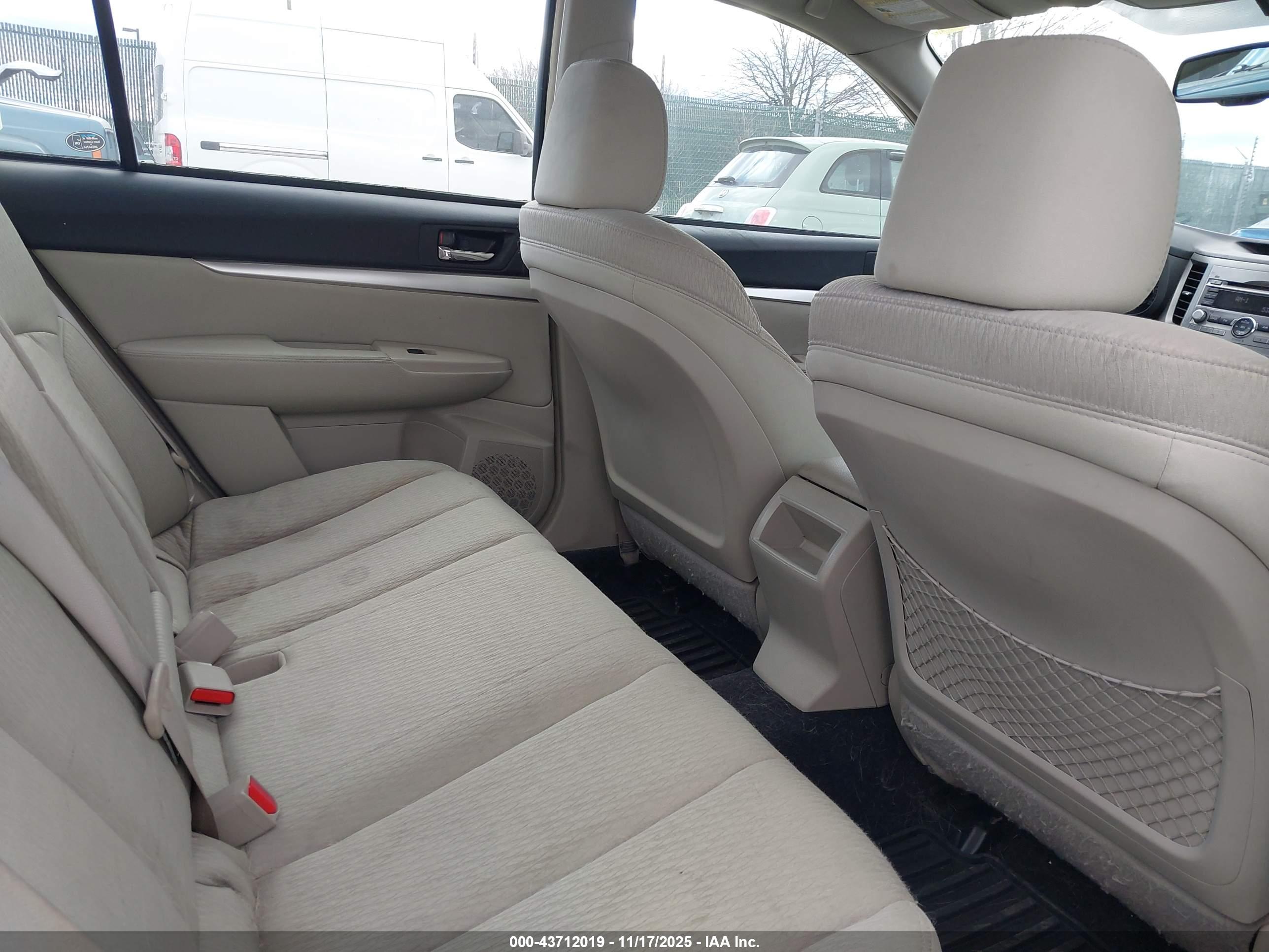 SUBARU LEGACY image 8