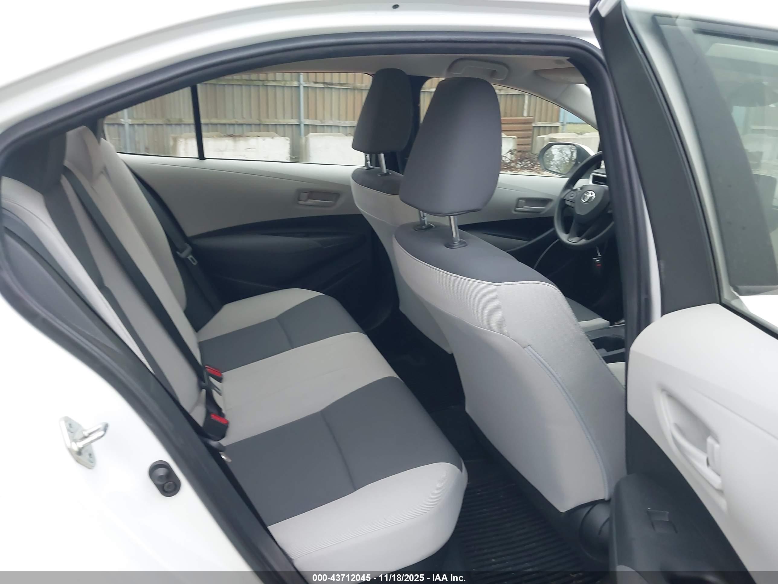 TOYOTA COROLLA image 8
