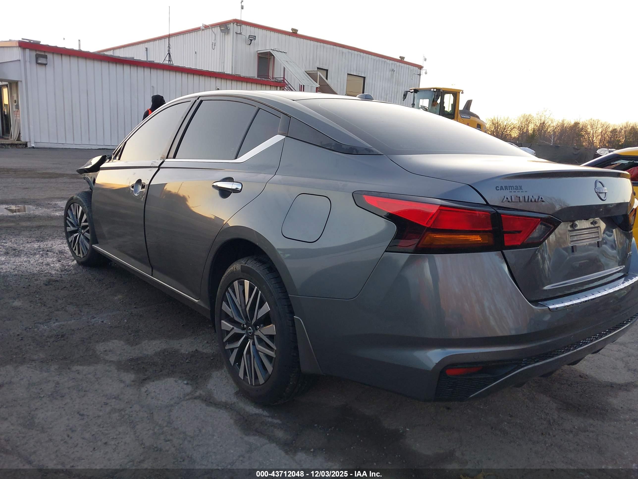 NISSAN ALTIMA image 3