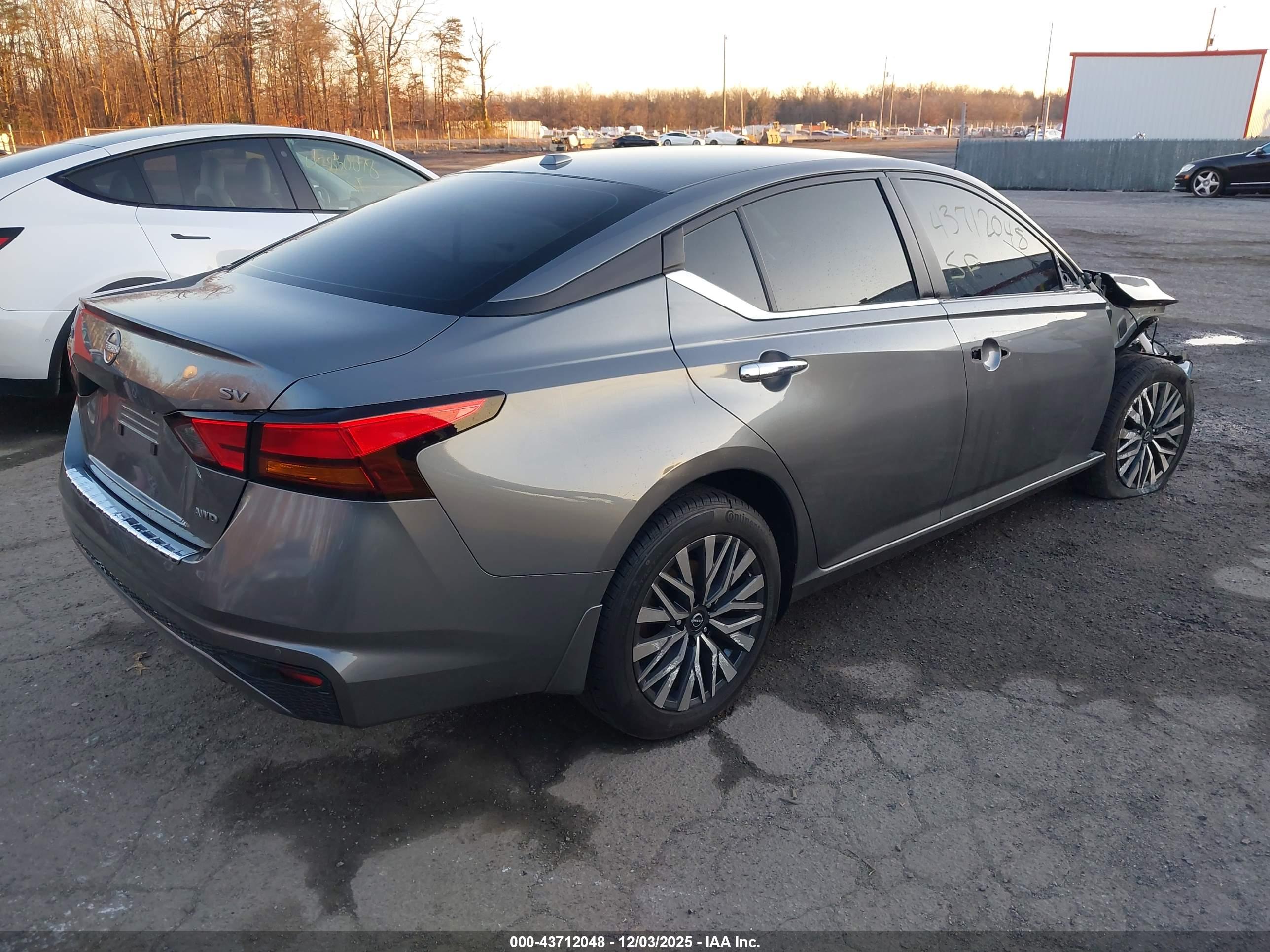 NISSAN ALTIMA image 4