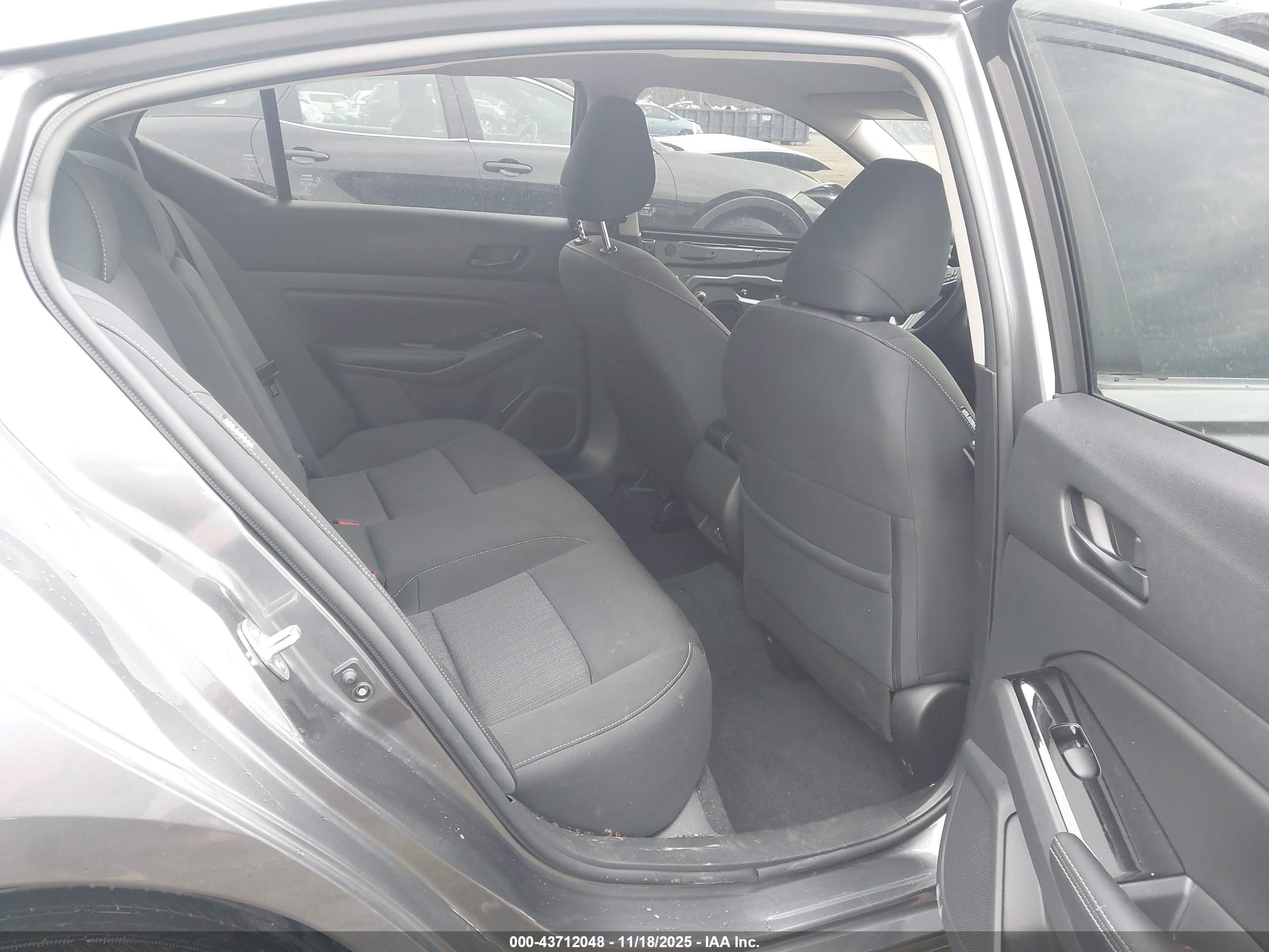 NISSAN ALTIMA image 8