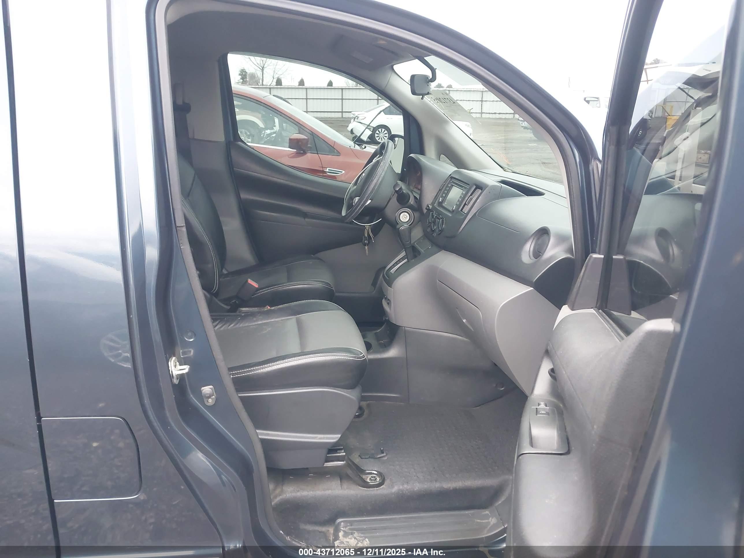 NISSAN NV200 image 5