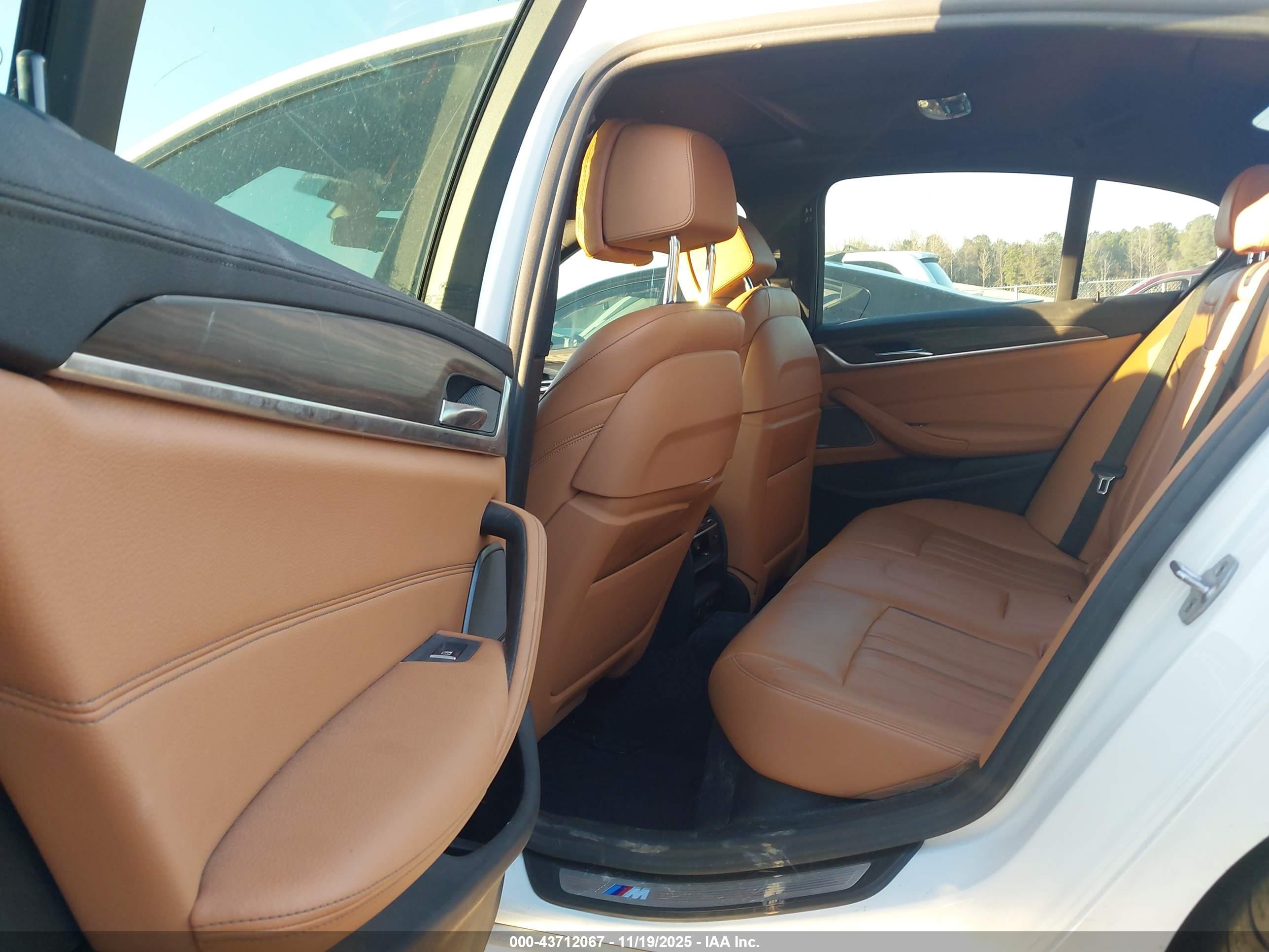 BMW M550I image 8