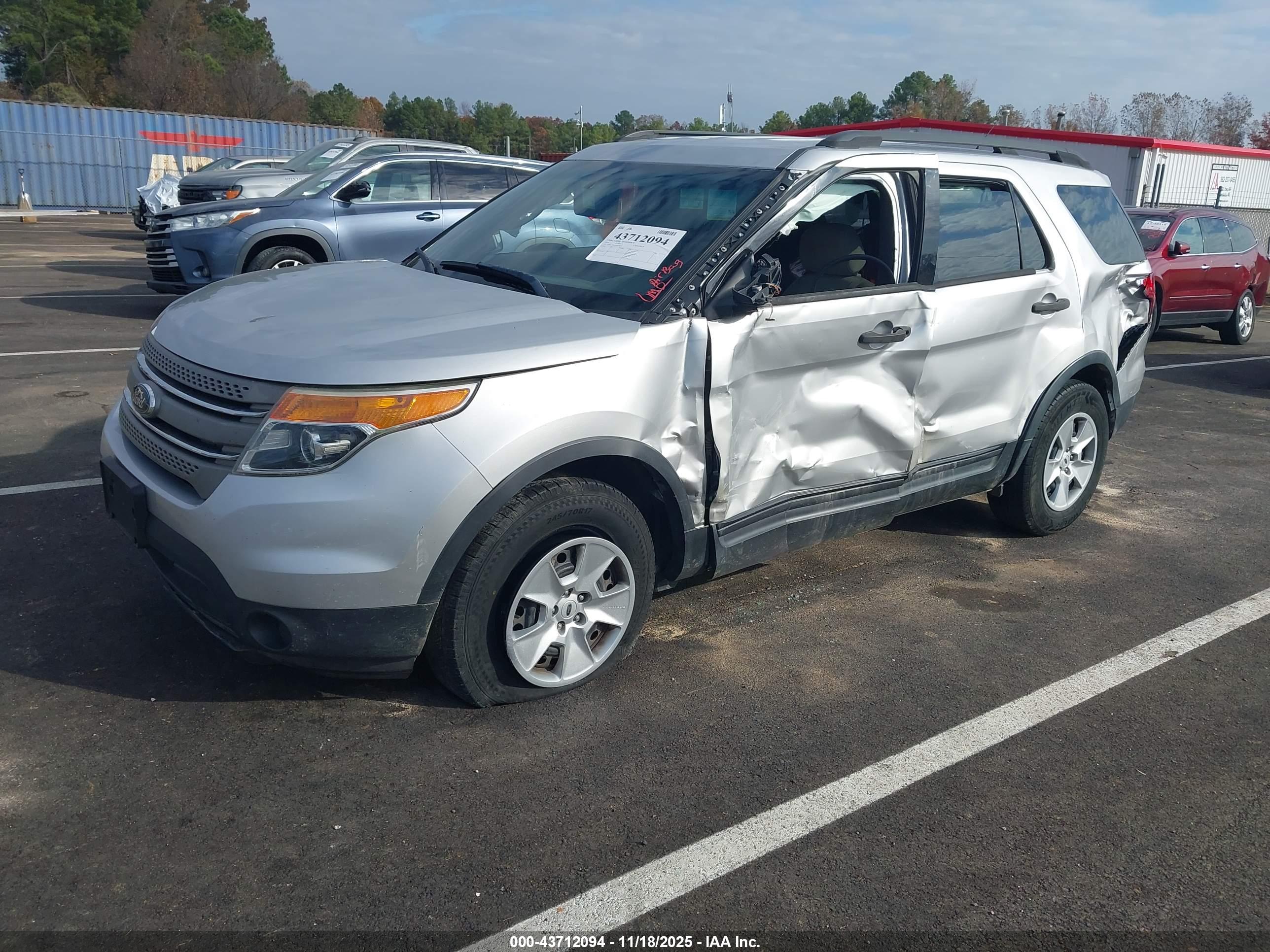 FORD EXPLORER image 2