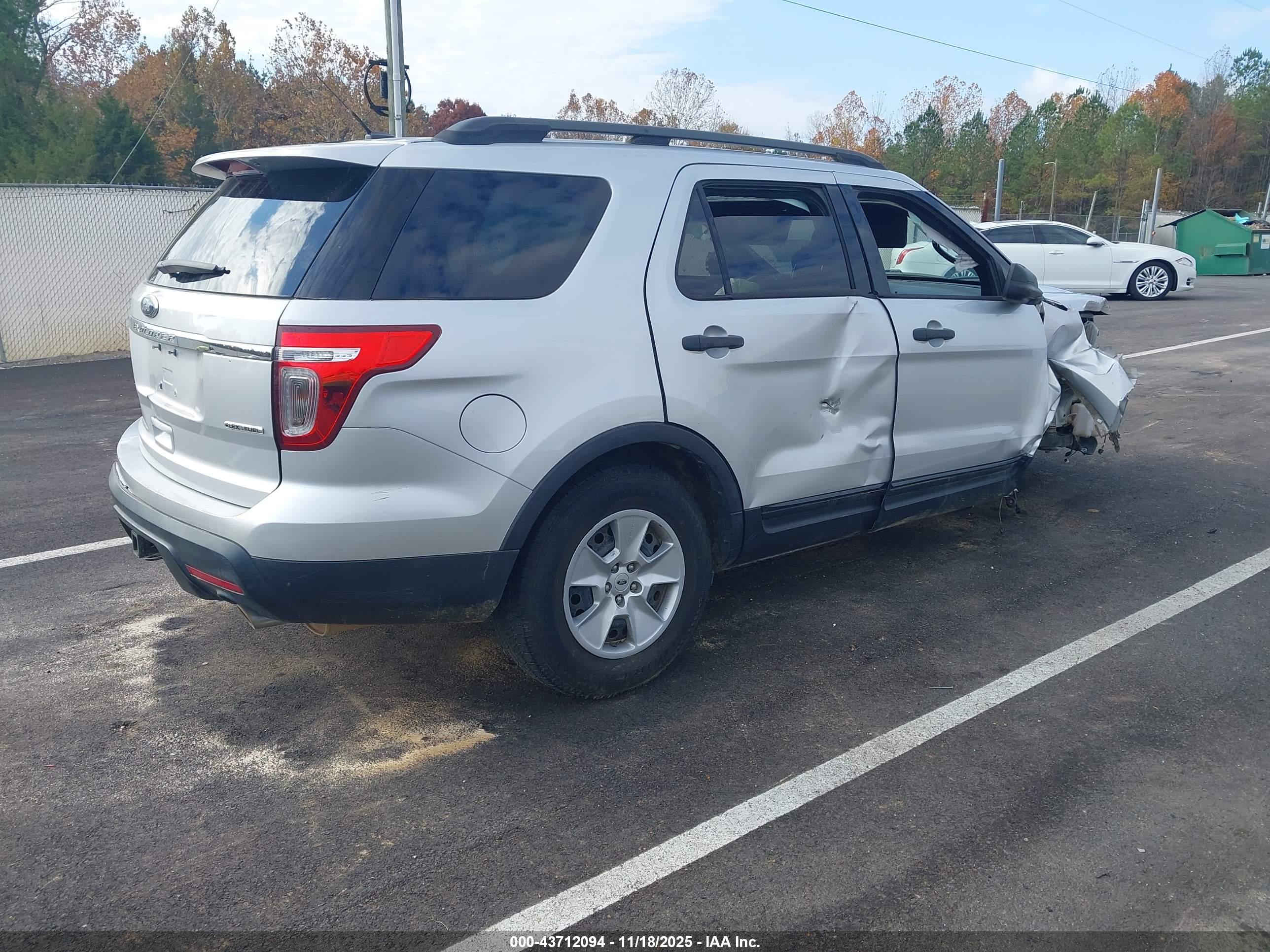 FORD EXPLORER image 4