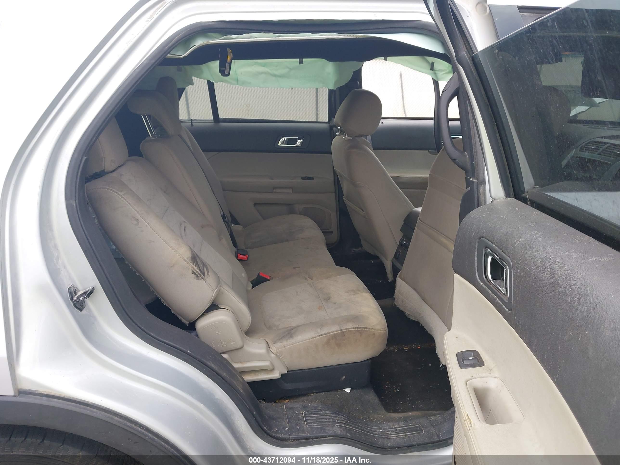 FORD EXPLORER image 8