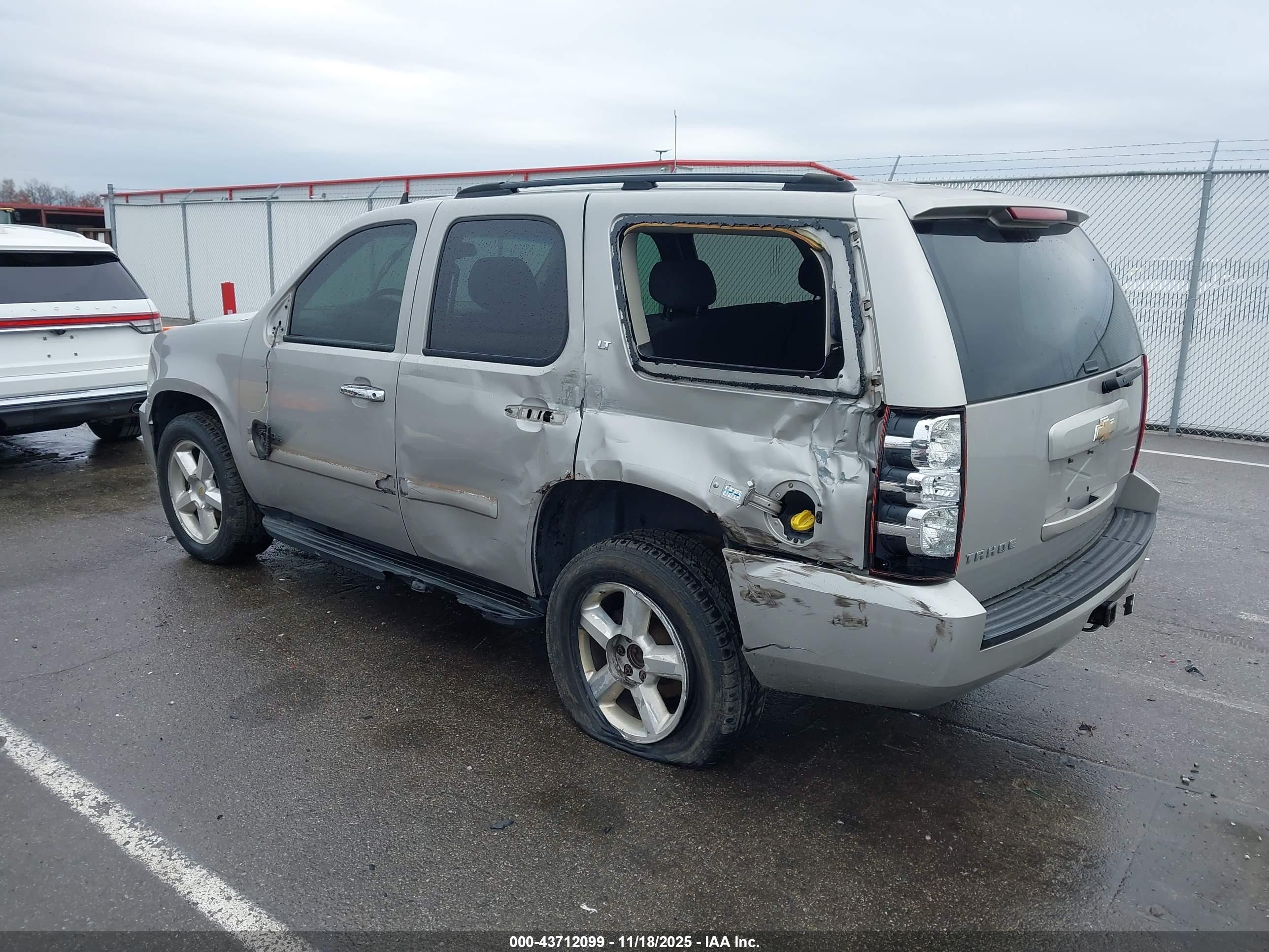 CHEVROLET TAHOE image 3