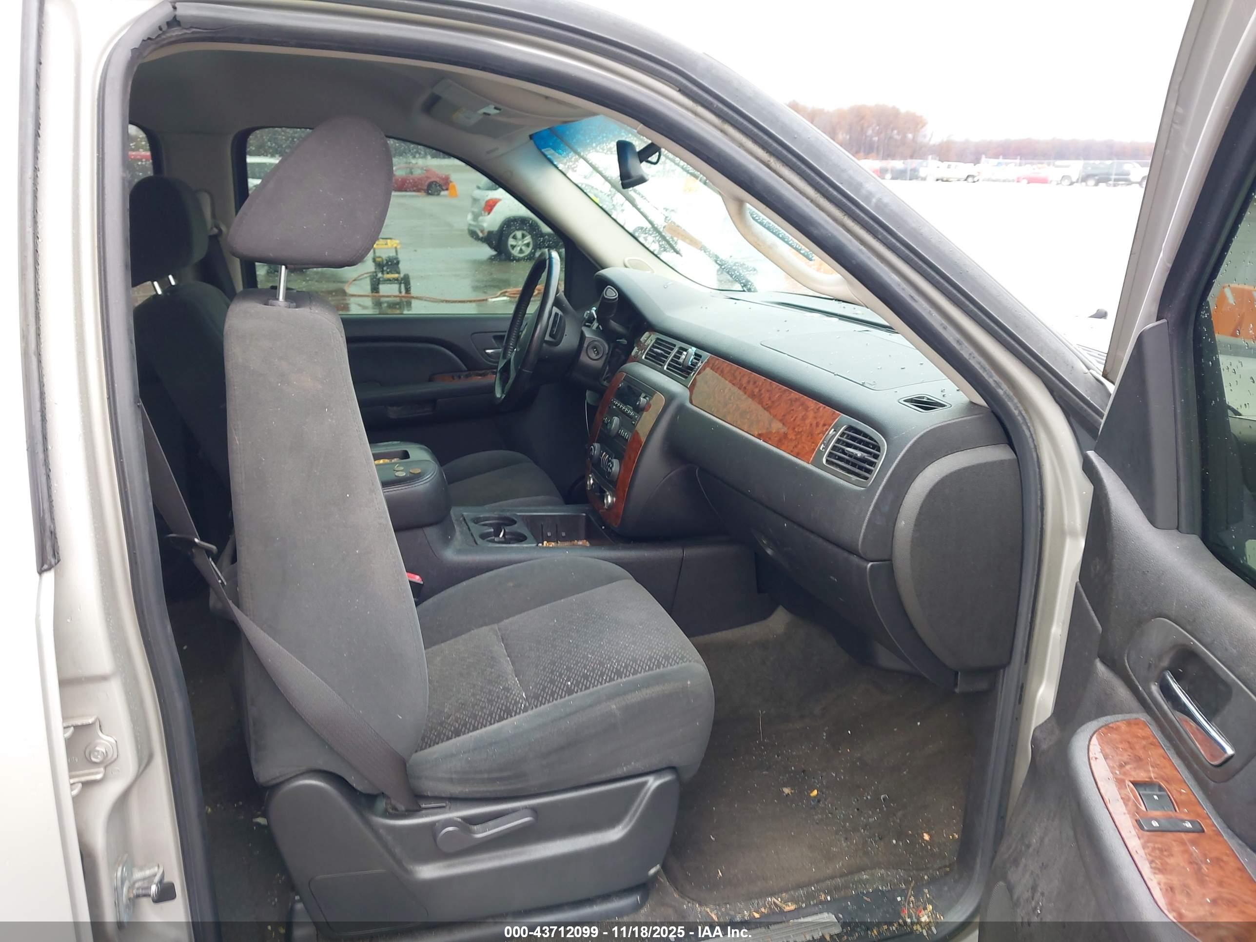 CHEVROLET TAHOE image 5