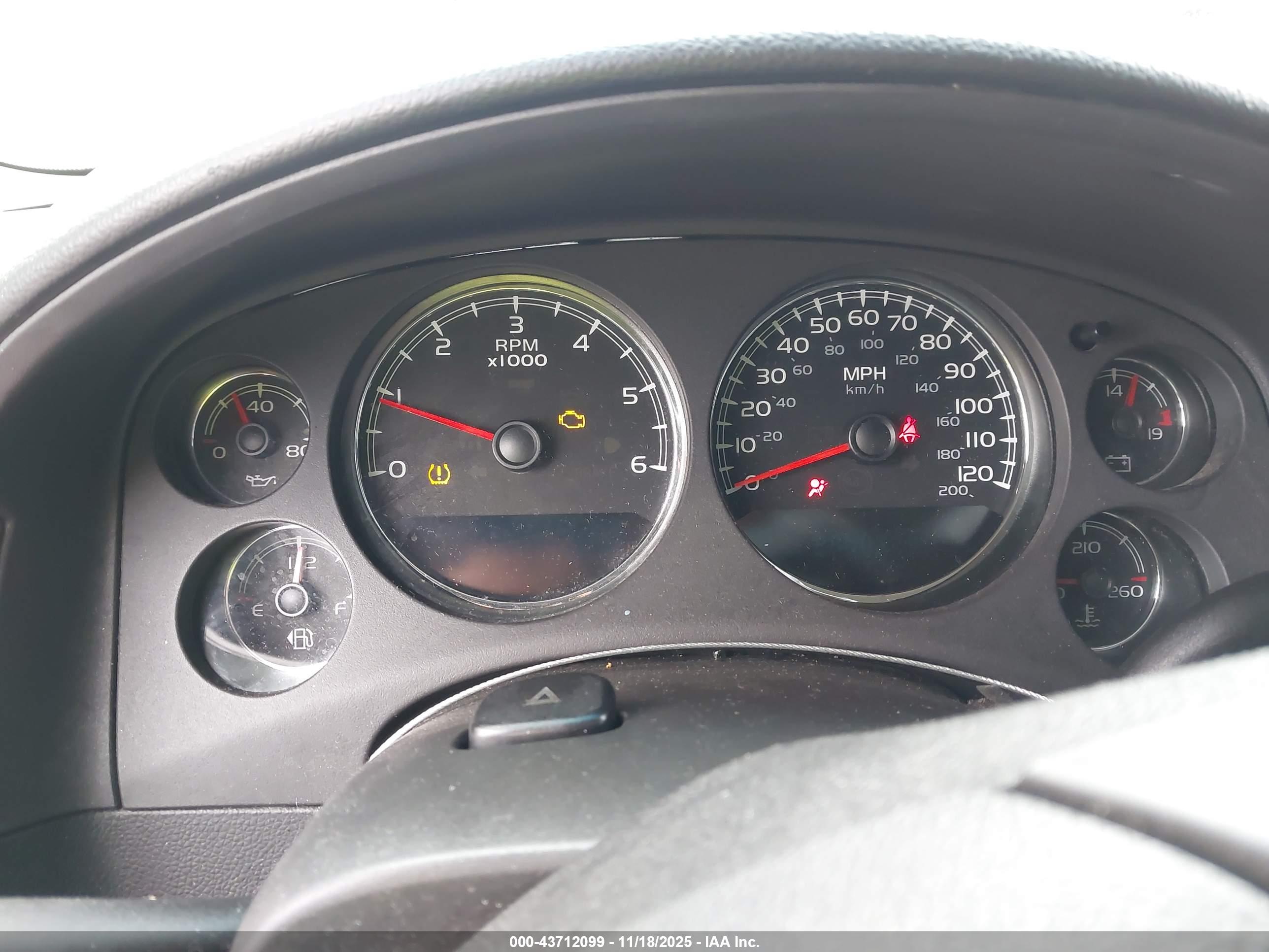 CHEVROLET TAHOE image 7