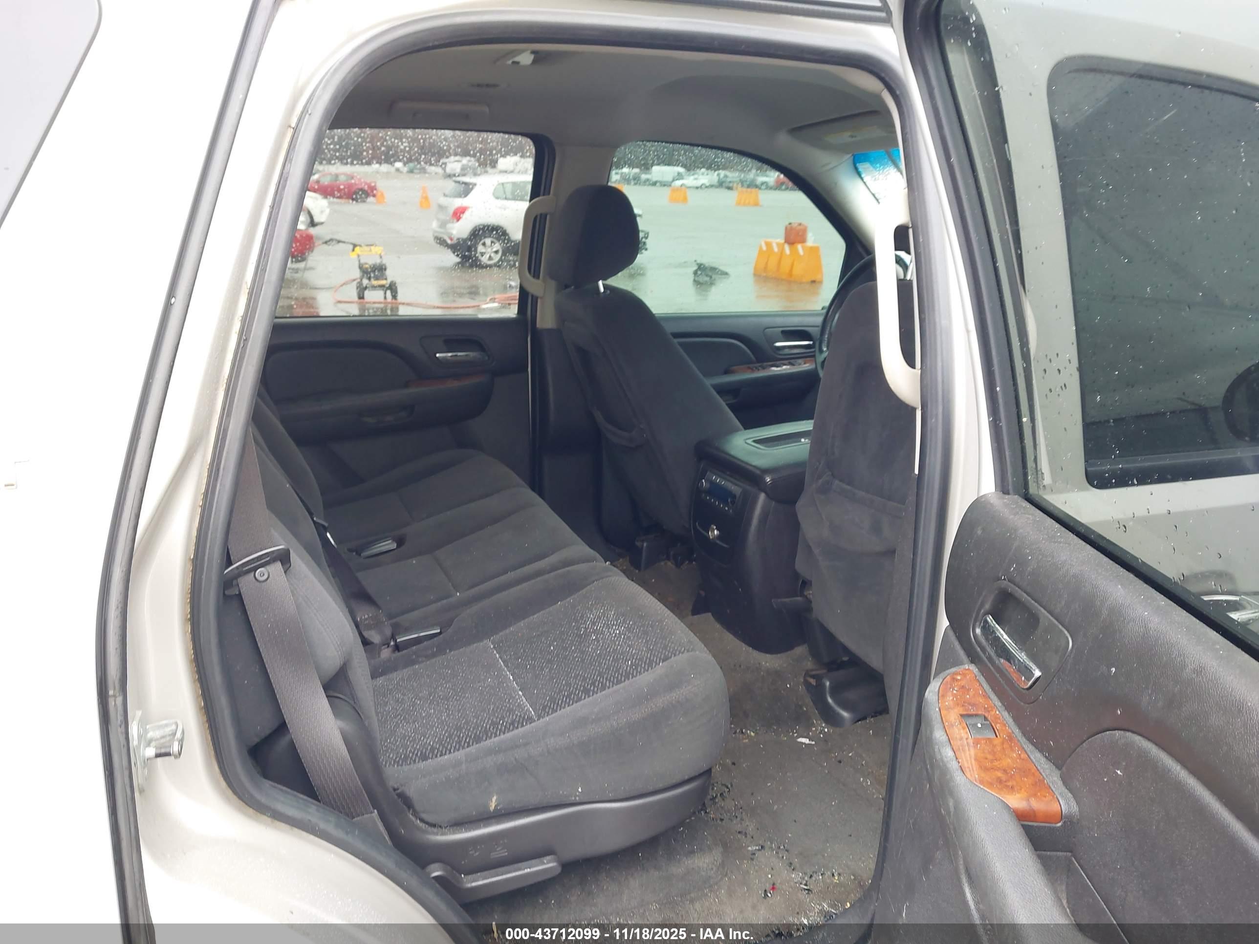 CHEVROLET TAHOE image 8