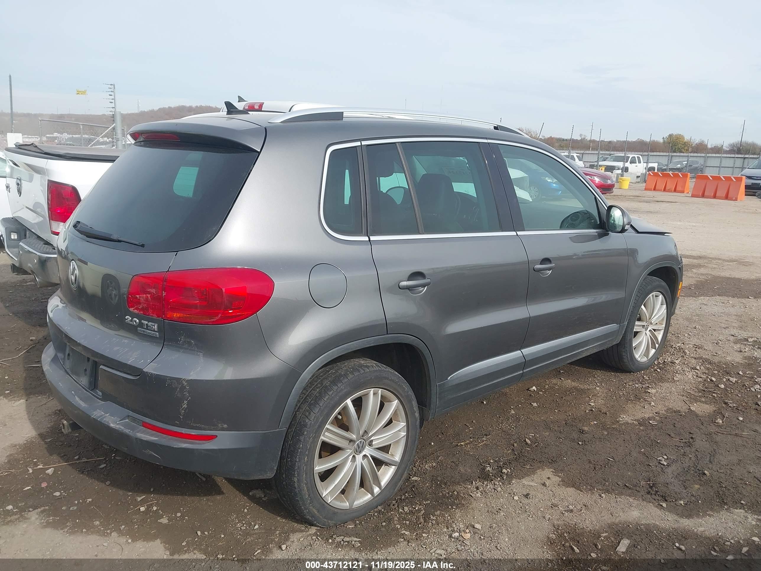VOLKSWAGEN TIGUAN image 4