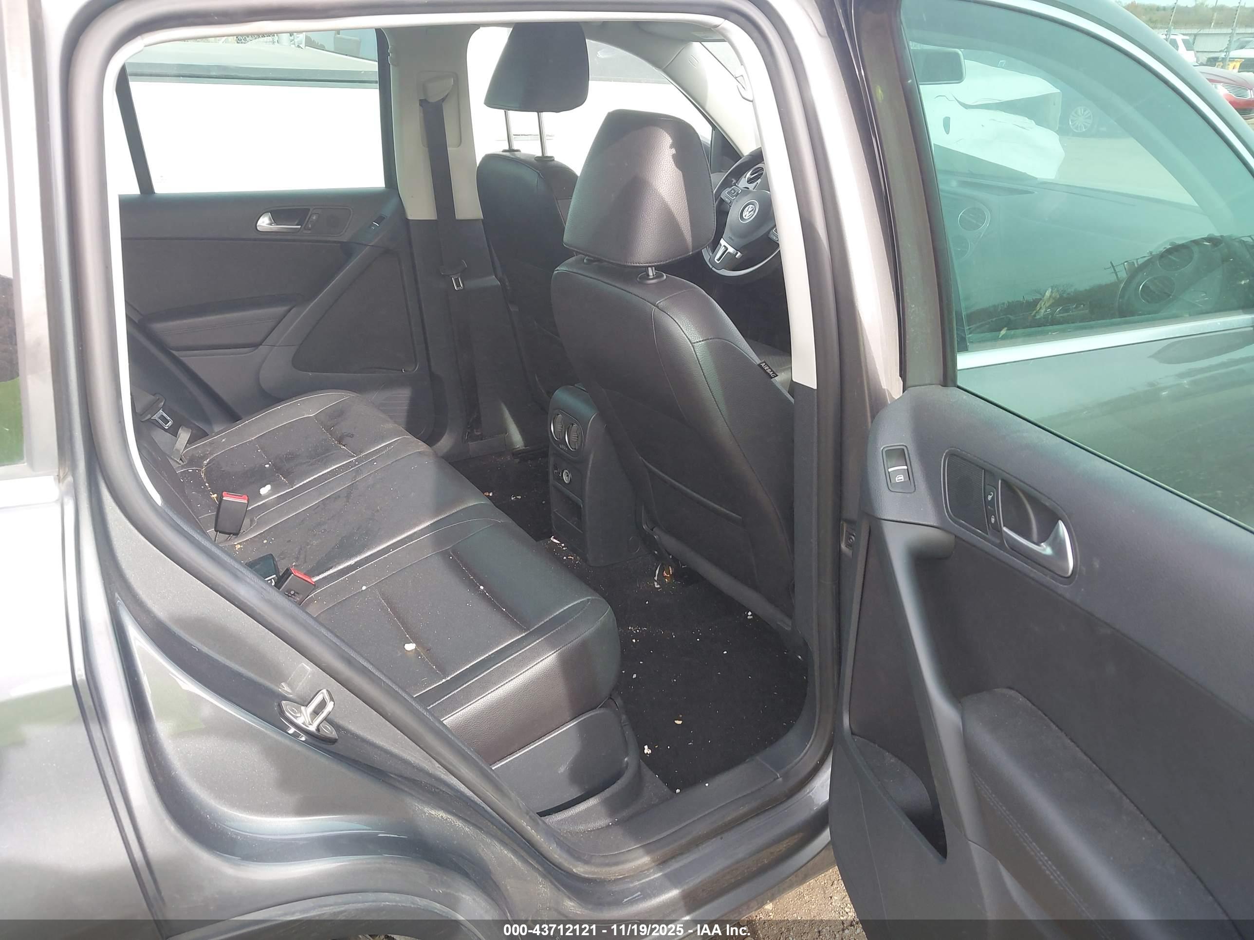 VOLKSWAGEN TIGUAN image 8