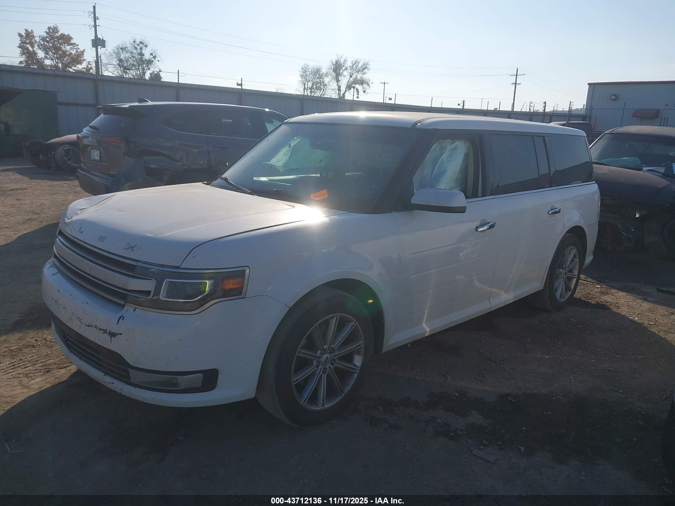 FORD FLEX image 2
